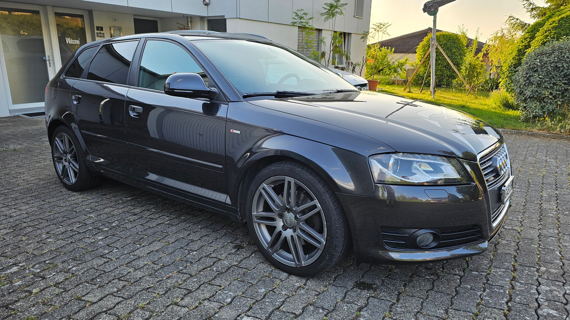 AUDI AUDI A3 Sportback 2.0 TFSI *S Line* - quattro S-tronic-image-2