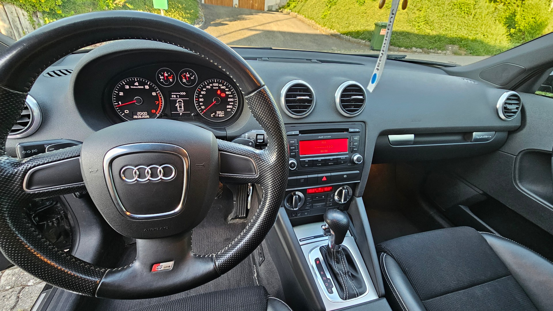 AUDI AUDI A3 Sportback 2.0 TFSI *S Line* - quattro S-tronic-image-4