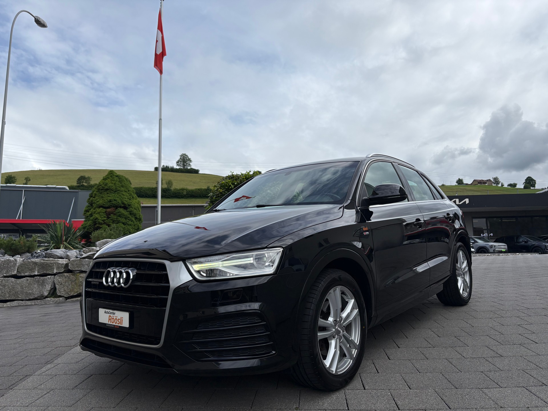 AUDI Q3 2.0 TFSI sport quattro S-tronic-image-3