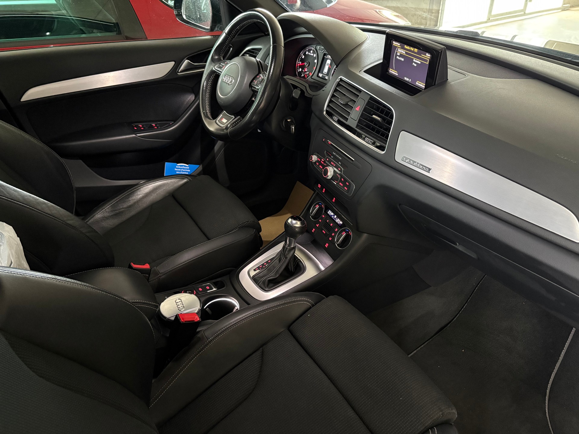 AUDI Q3 2.0 TFSI sport quattro S-tronic-image-9