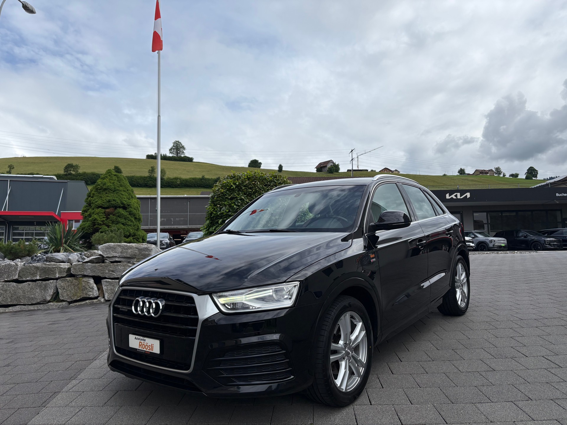 AUDI Q3 2.0 TFSI sport quattro S-tronic-image-4