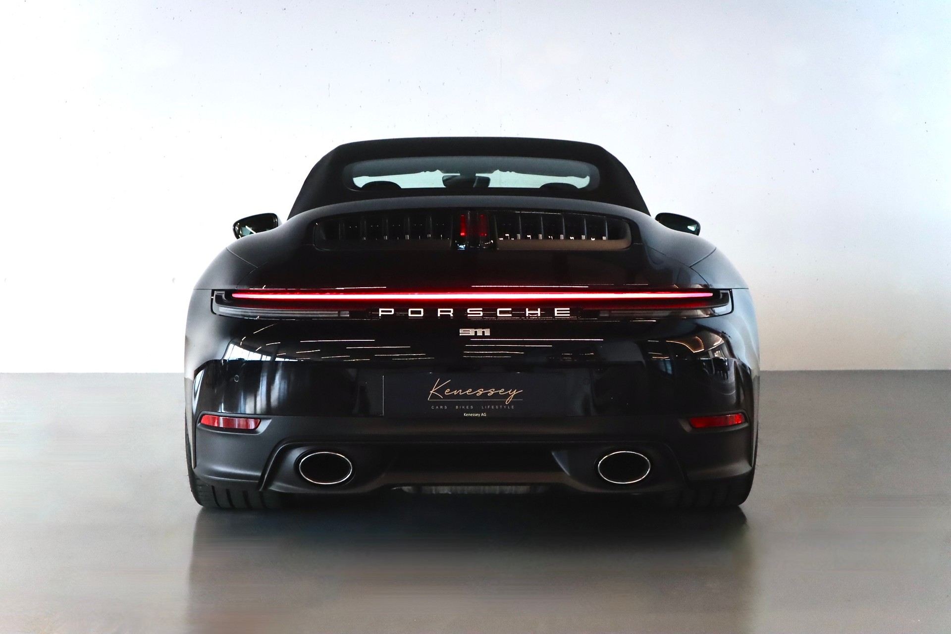 PORSCHE 911 Carrera Cabriolet PDK | CH-FZG | PORSCHE GARANTIE | SPORTAUSPUFF | SPORT CHRONO | SITZBELÜFTUNG | 360° KAMERA-image-3