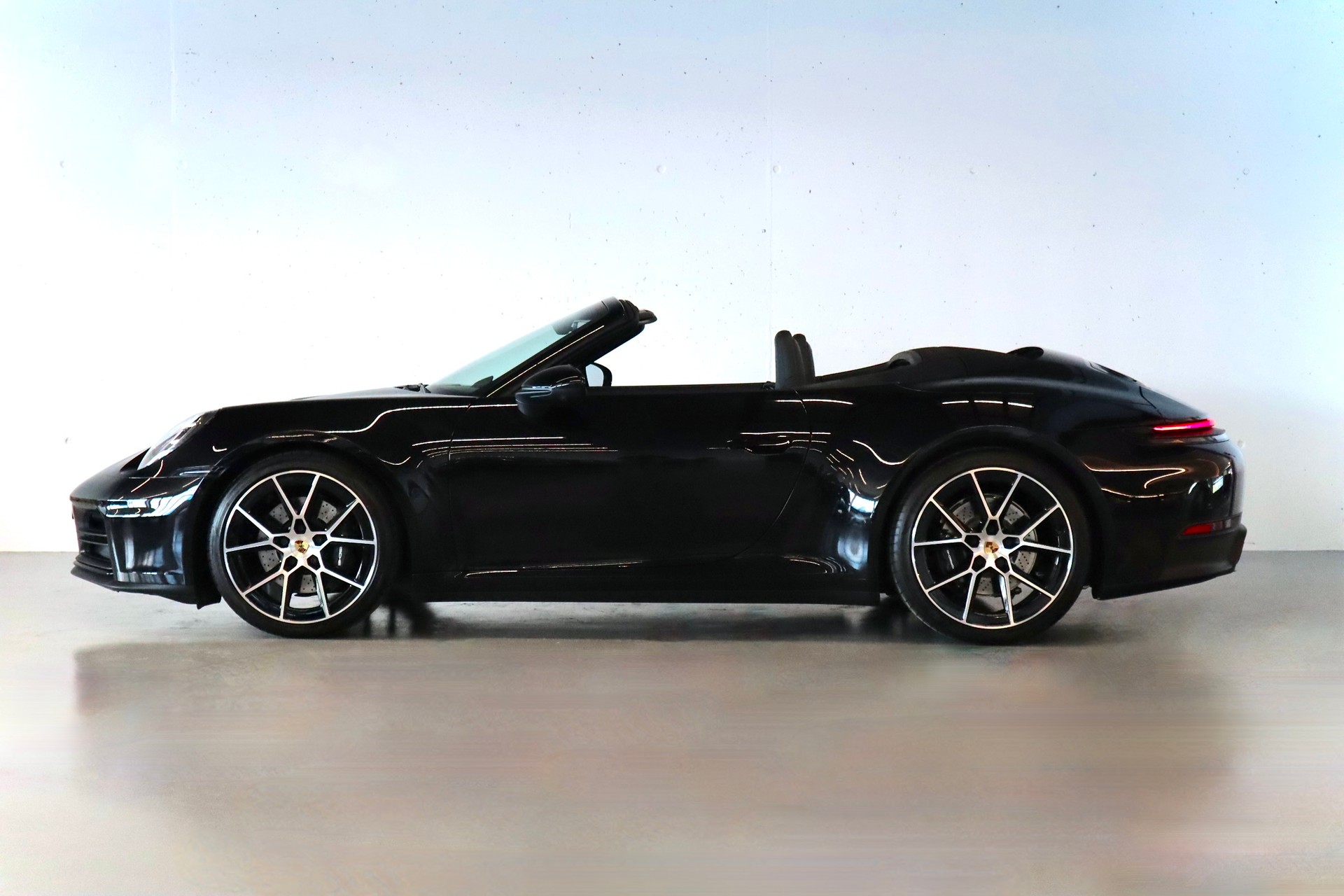 PORSCHE 911 Carrera Cabriolet PDK | CH-FZG | PORSCHE GARANTIE | SPORTAUSPUFF | SPORT CHRONO | SITZBELÜFTUNG | 360° KAMERA-image-1