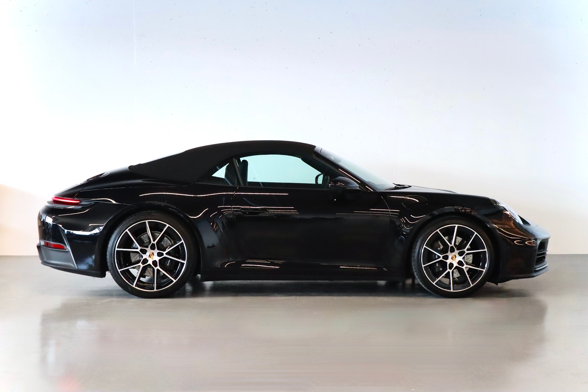 PORSCHE 911 Carrera Cabriolet PDK | CH-FZG | PORSCHE GARANTIE | SPORTAUSPUFF | SPORT CHRONO | SITZBELÜFTUNG | 360° KAMERA-image-4