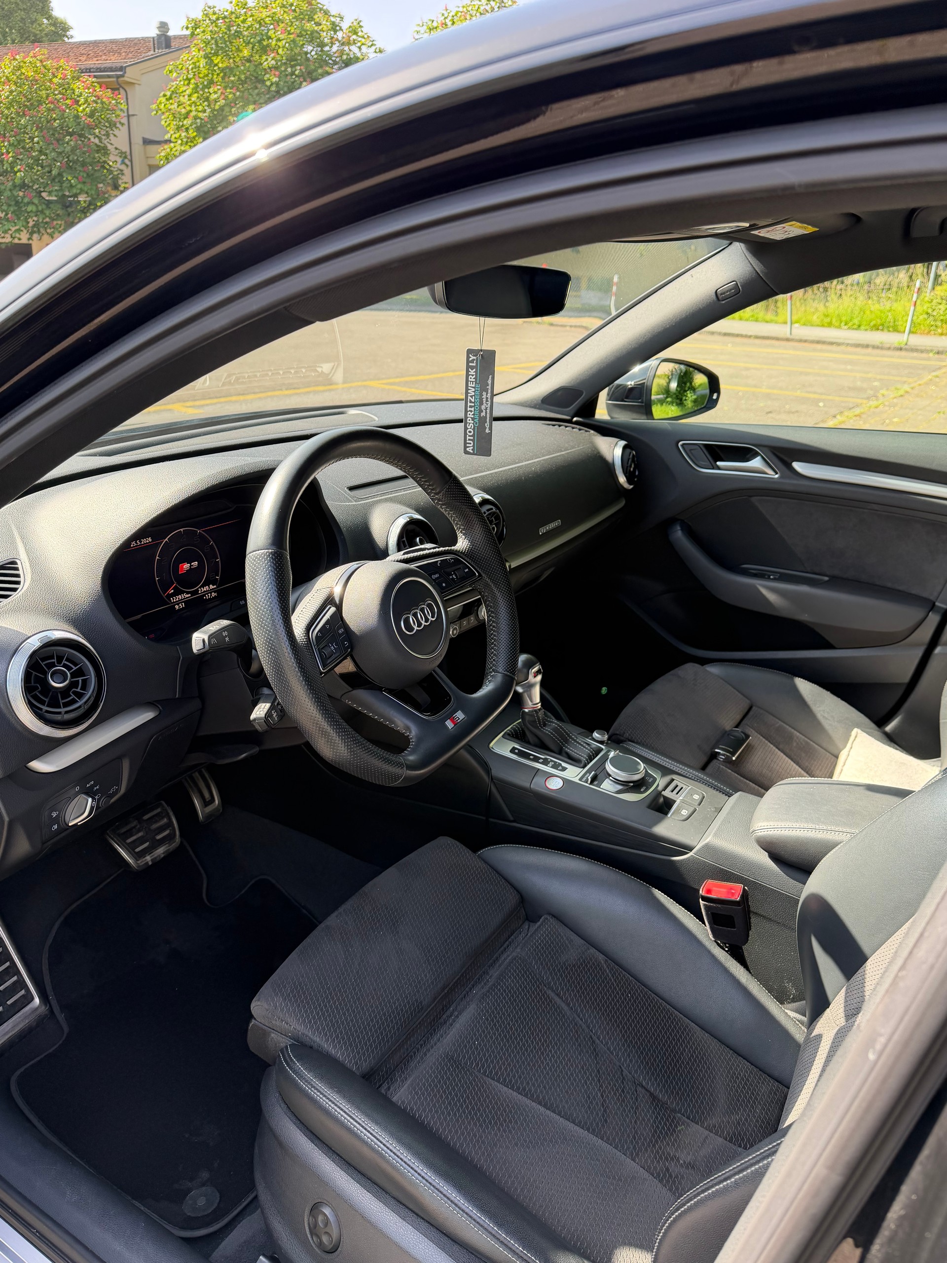 AUDI 2.0 T FSI quattro S-Tronic-image-3
