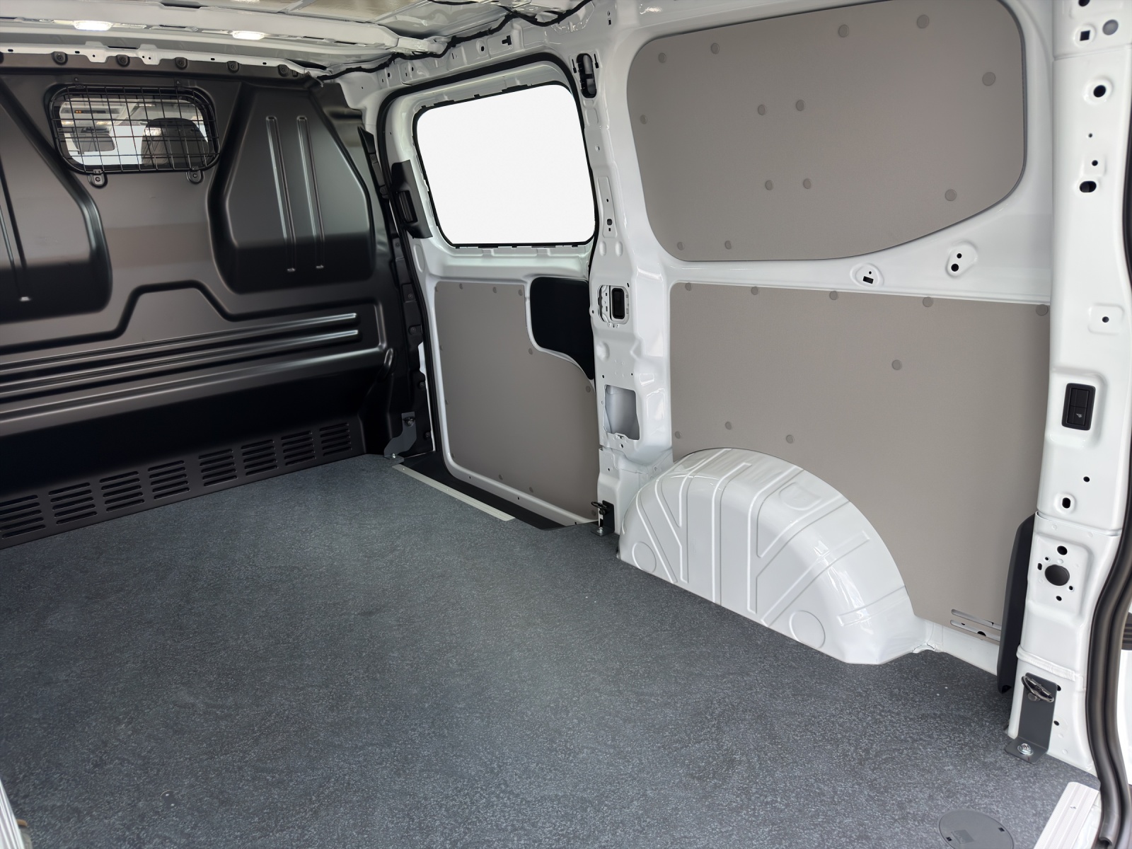 VW Transporter 2.0 TDI-image-13