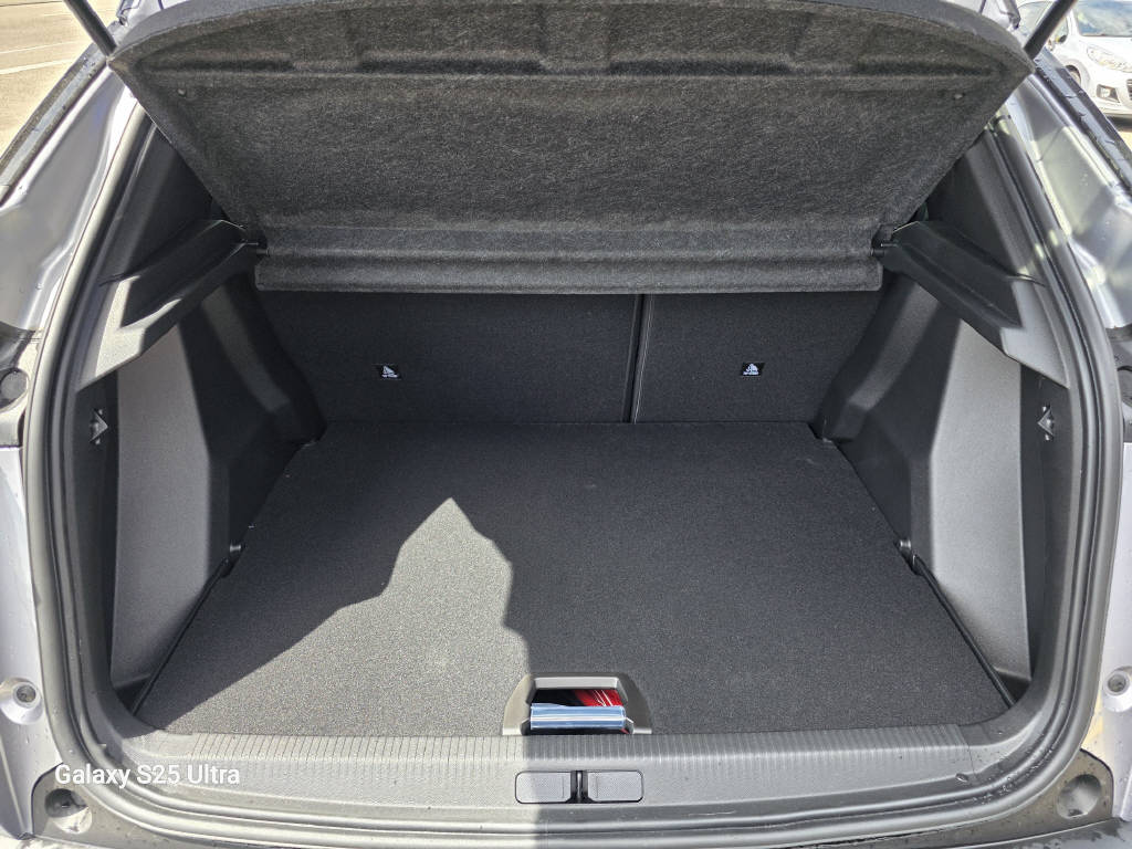 PEUGEOT 2008 e-GT-image-8