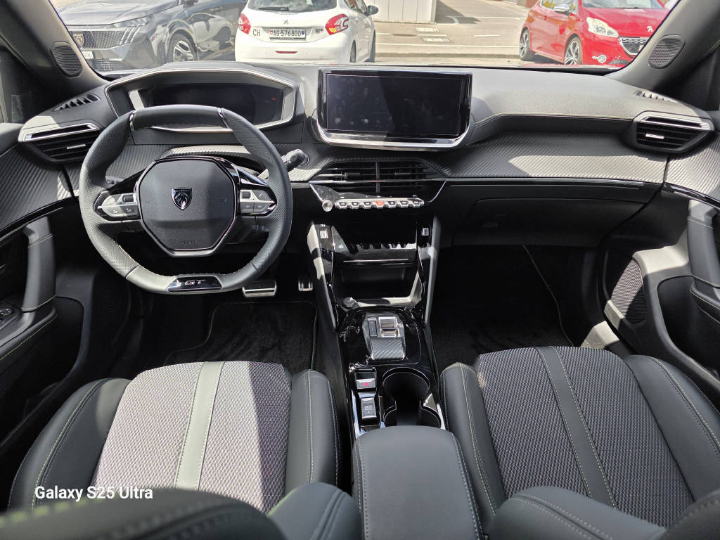 PEUGEOT 2008 e-GT-image-7