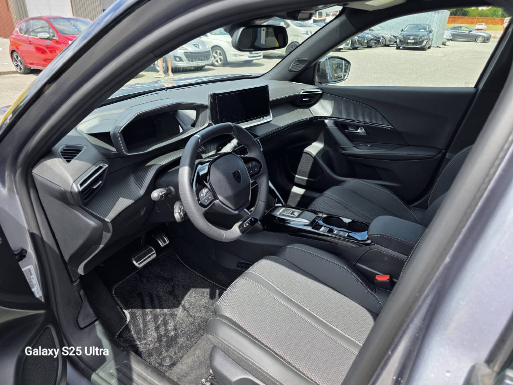 PEUGEOT 2008 e-GT-image-4