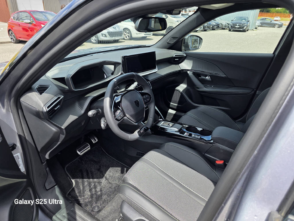PEUGEOT 2008 e-GT-image-5