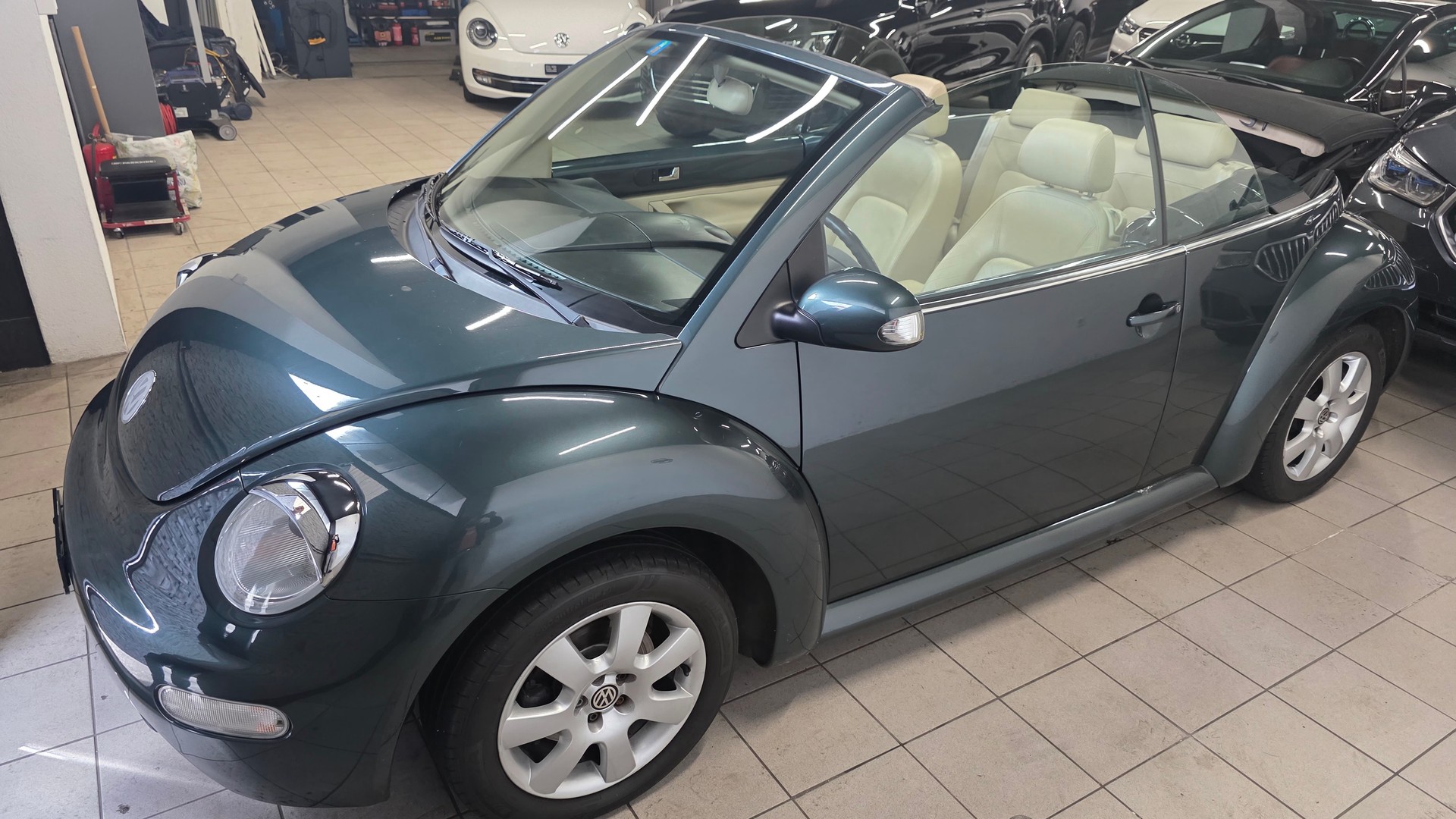 VW Beetle Cabrio 2.0-image-0