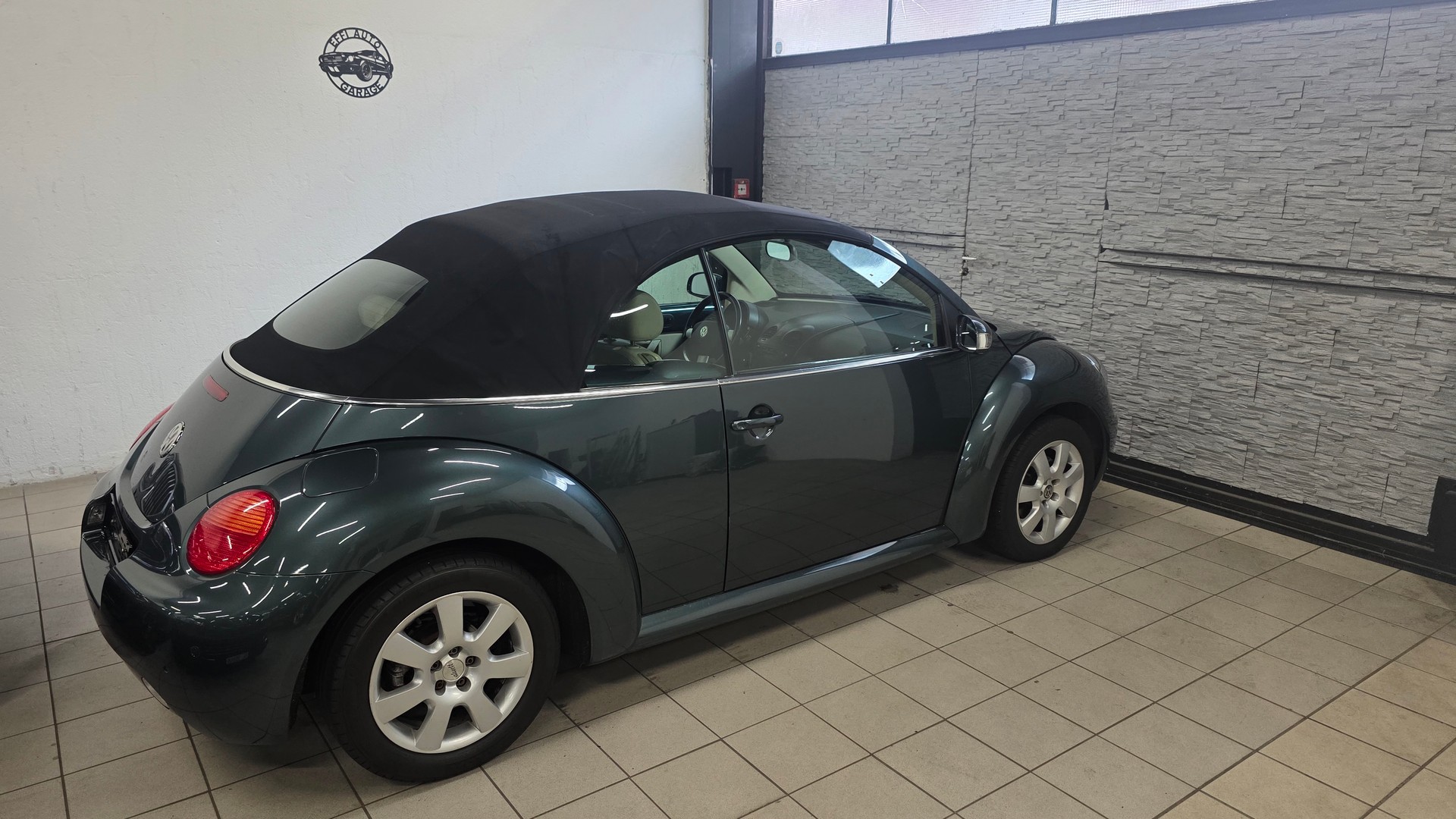 VW Beetle Cabrio 2.0-image-4