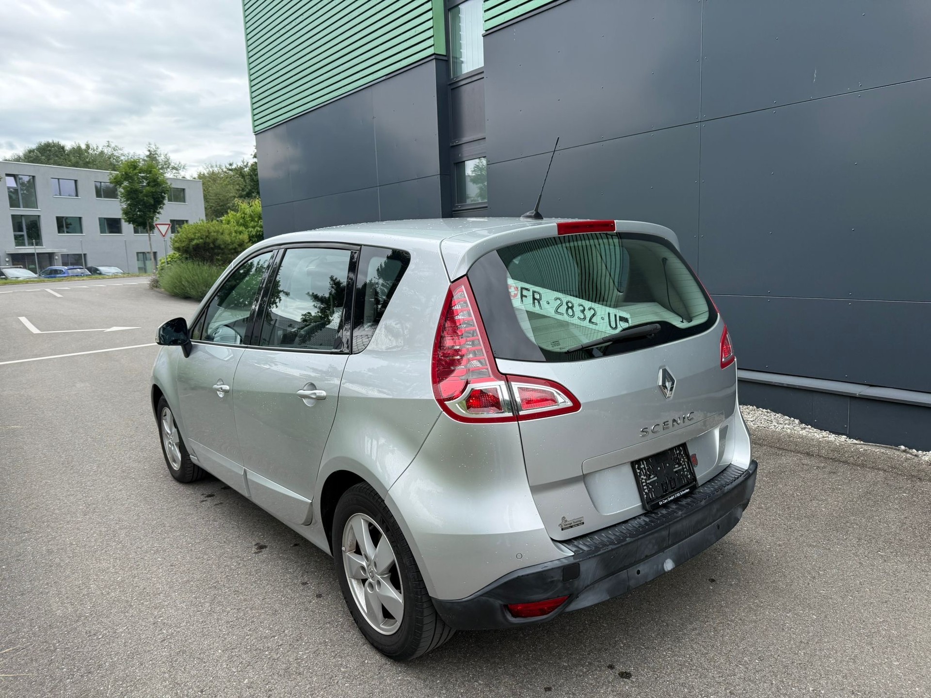 RENAULT Scénic 1.4 16V Turbo Bose-image-2
