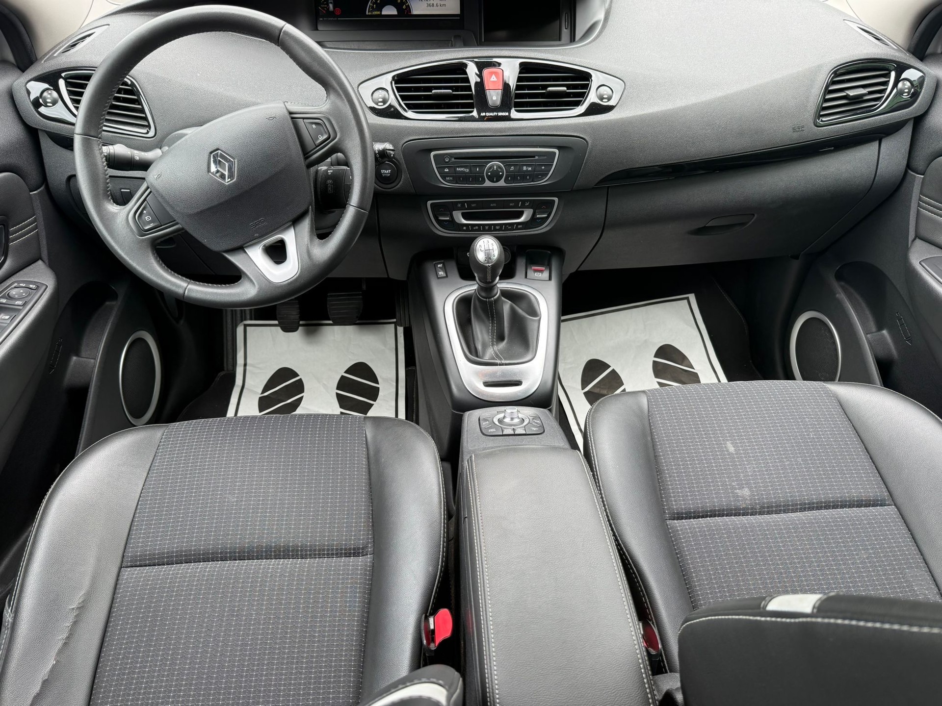 RENAULT Scénic 1.4 16V Turbo Bose-image-4