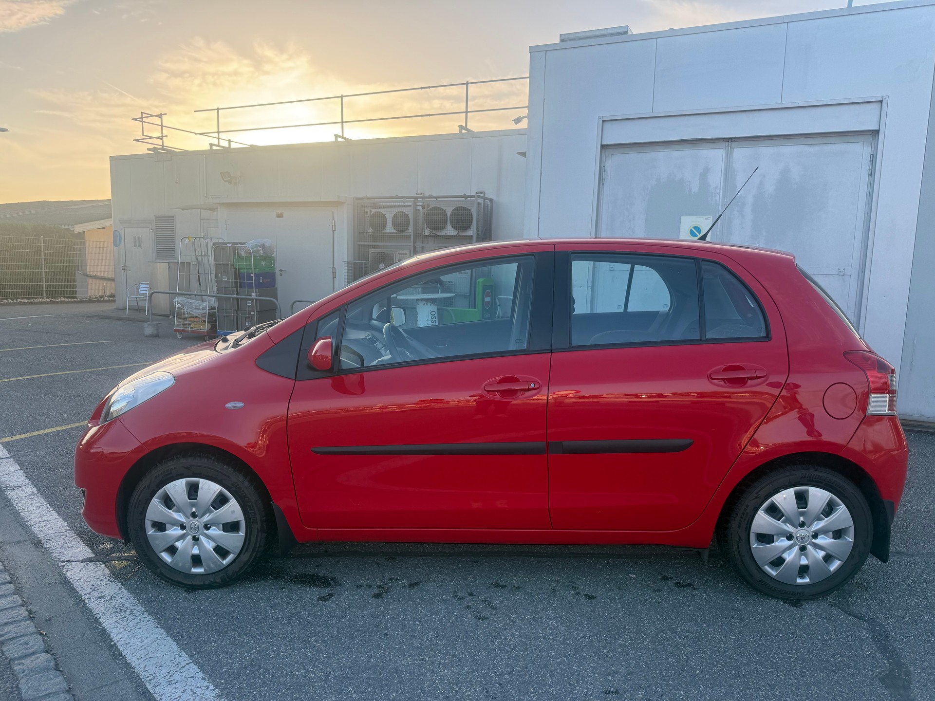 TOYOTA Yaris 1.33 Linea Luna (MFK, SERVICE)-image-2