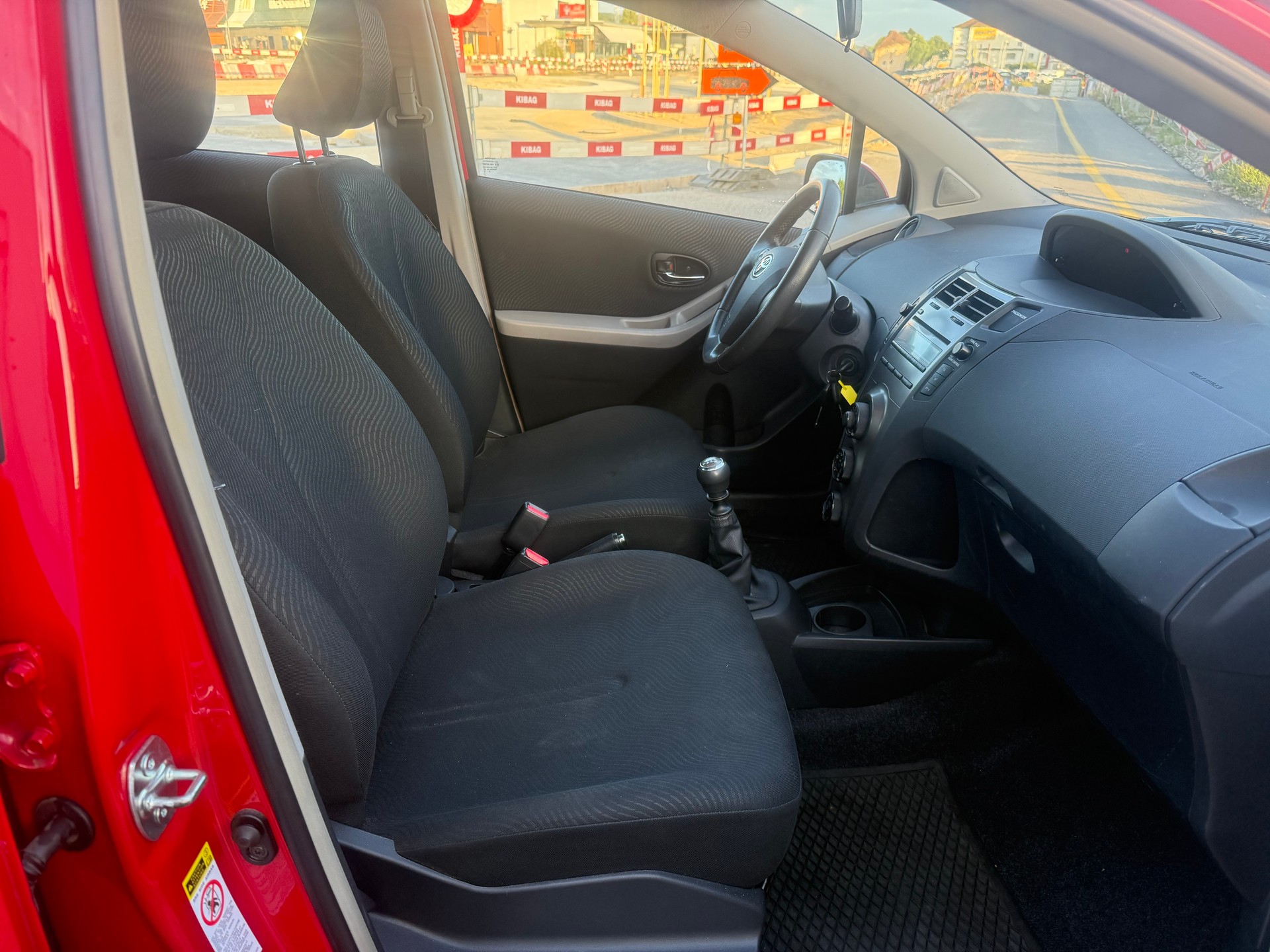 TOYOTA Yaris 1.33 Linea Luna (MFK, SERVICE)-image-11