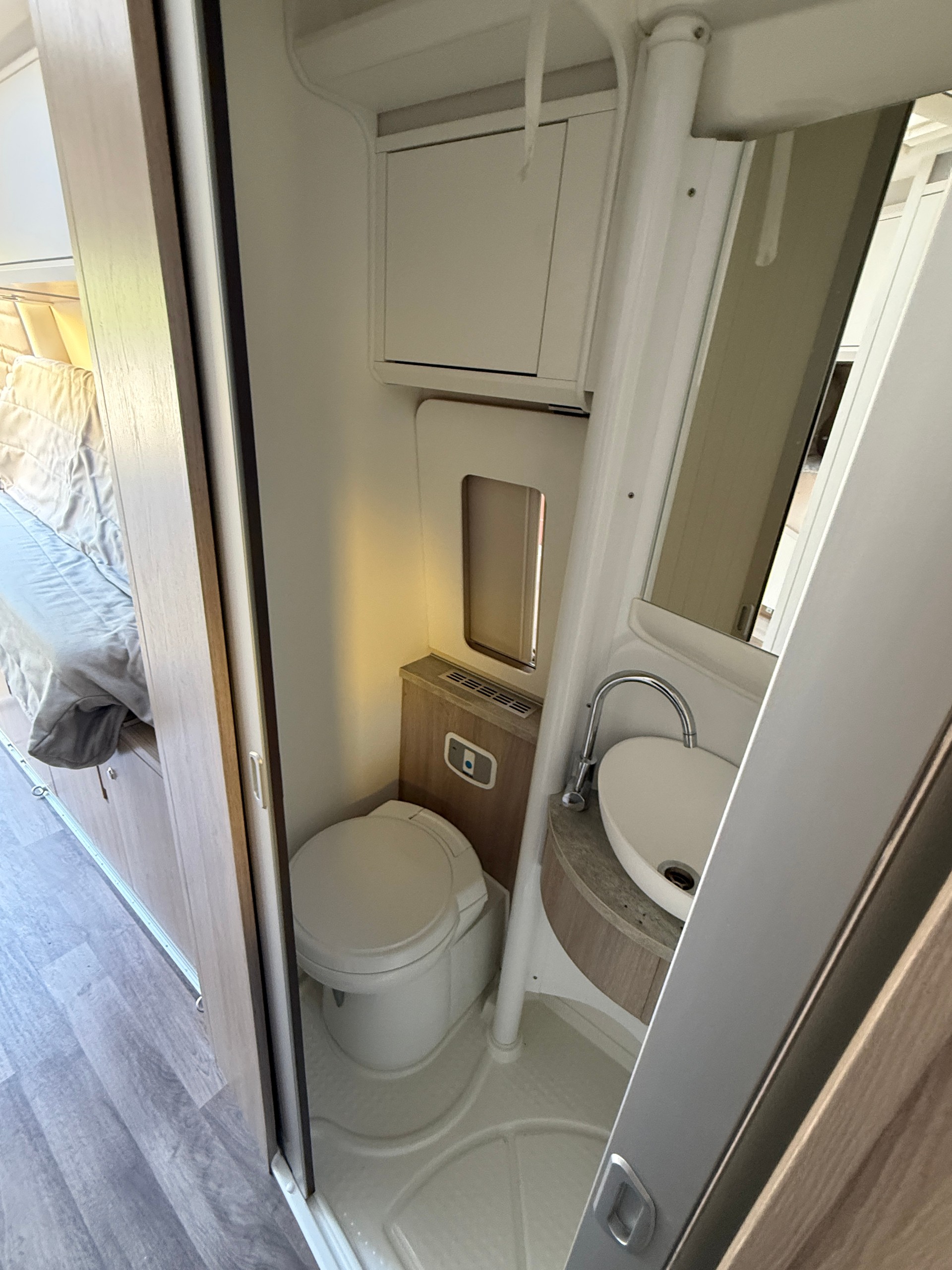 KABE 690 LB 4x4 Van-image-8