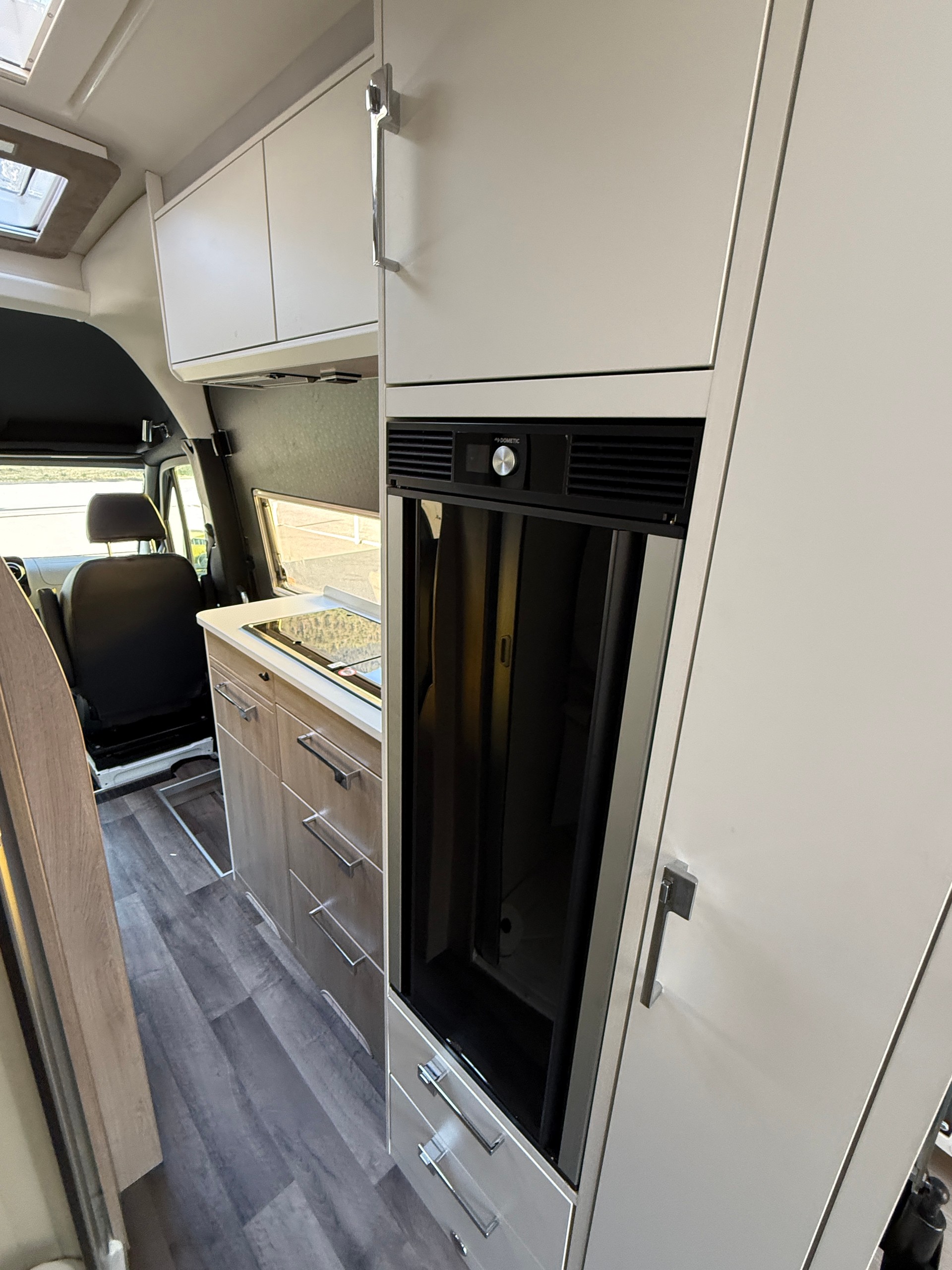 KABE 690 LB 4x4 Van-image-10