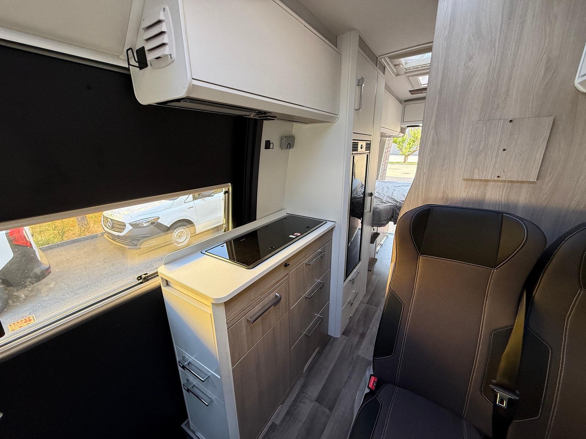 KABE 690 LB 4x4 Van-image-16