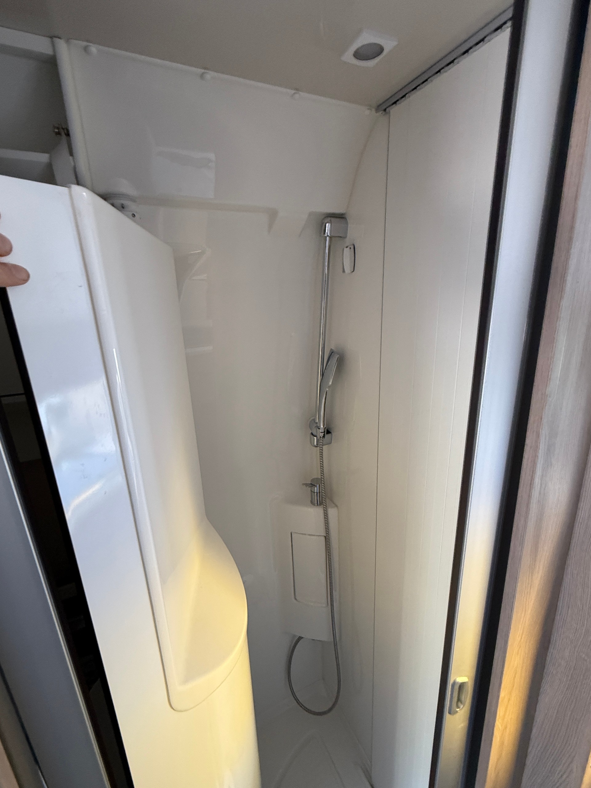 KABE 690 LB 4x4 Van-image-9