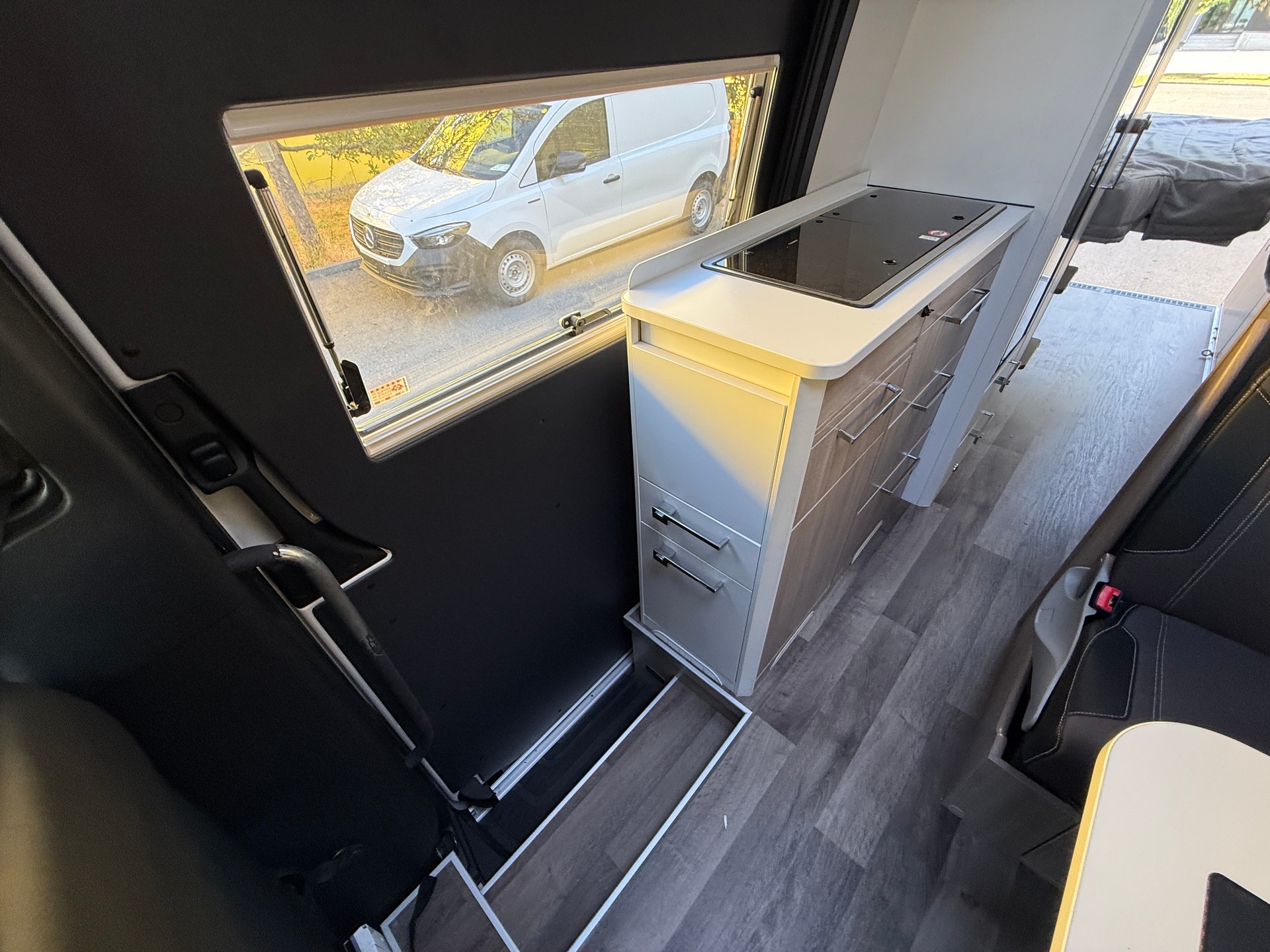 KABE 690 LB 4x4 Van-image-18