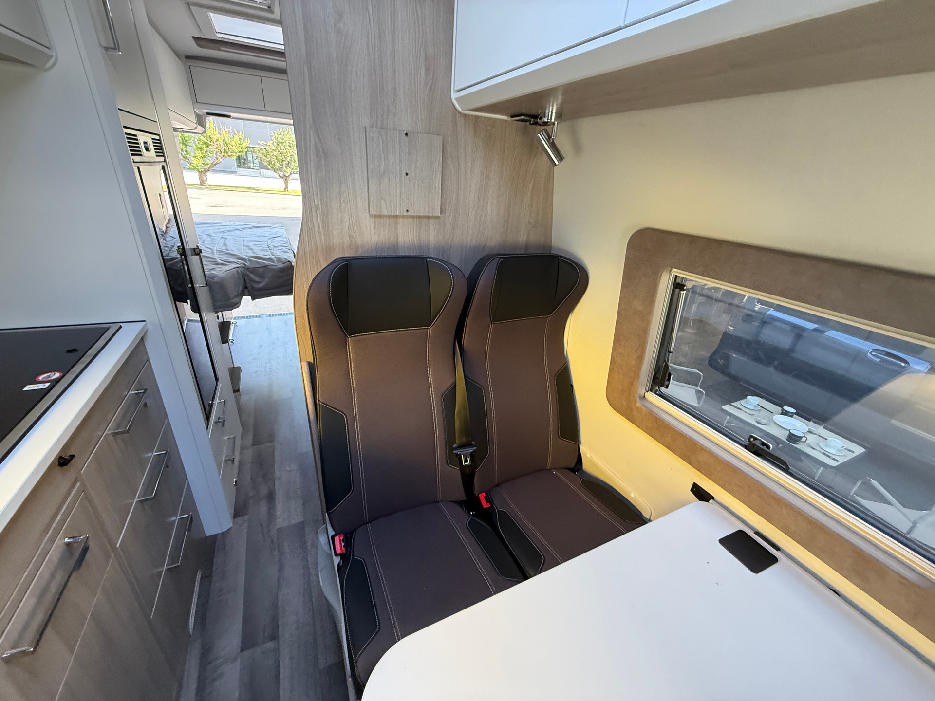 KABE 690 LB 4x4 Van-image-17