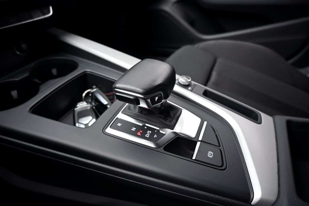 AUDI A4 Avant 2.0 TDI 35 Attraction S-tronic-image-9