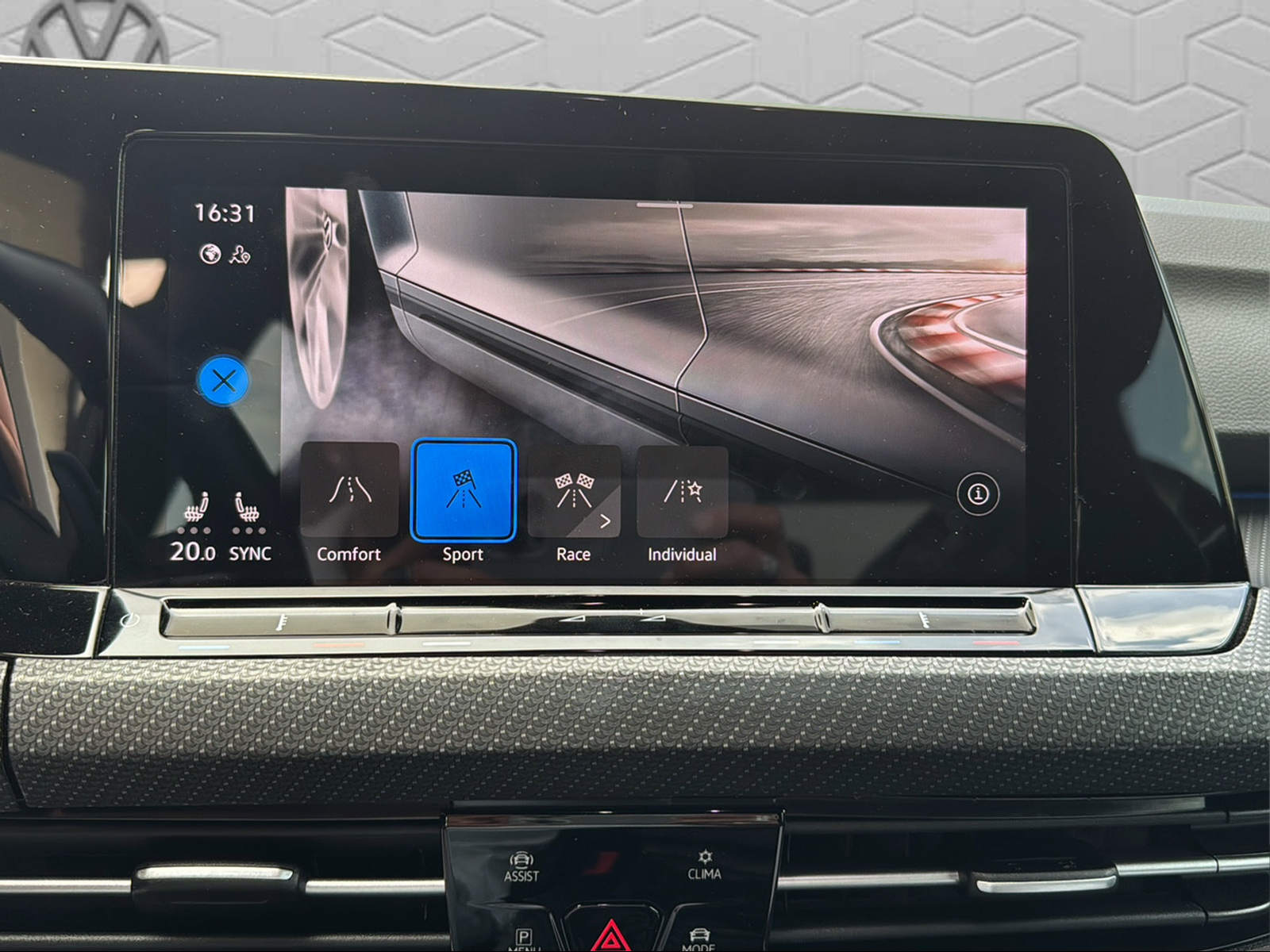 VW Golf 2.0 TSI R DSG 4Motion R Performance-image-19