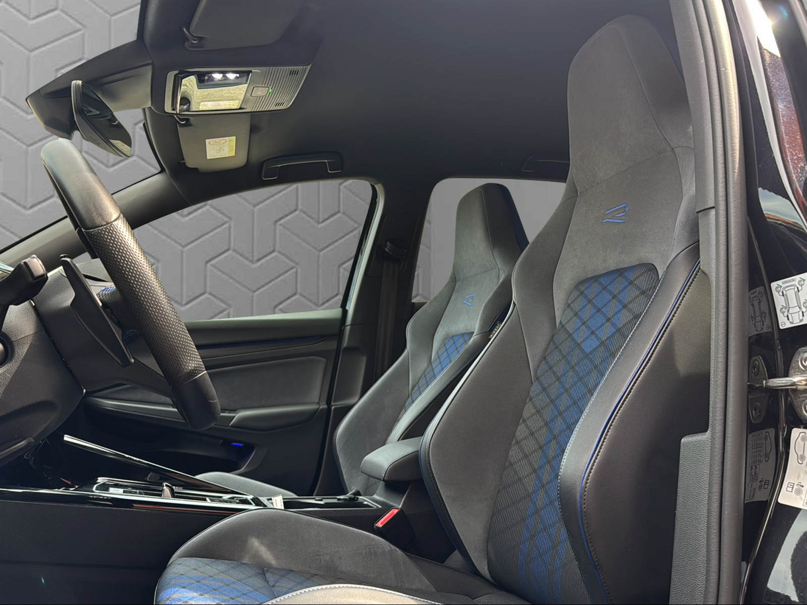 VW Golf 2.0 TSI R DSG 4Motion R Performance-image-10