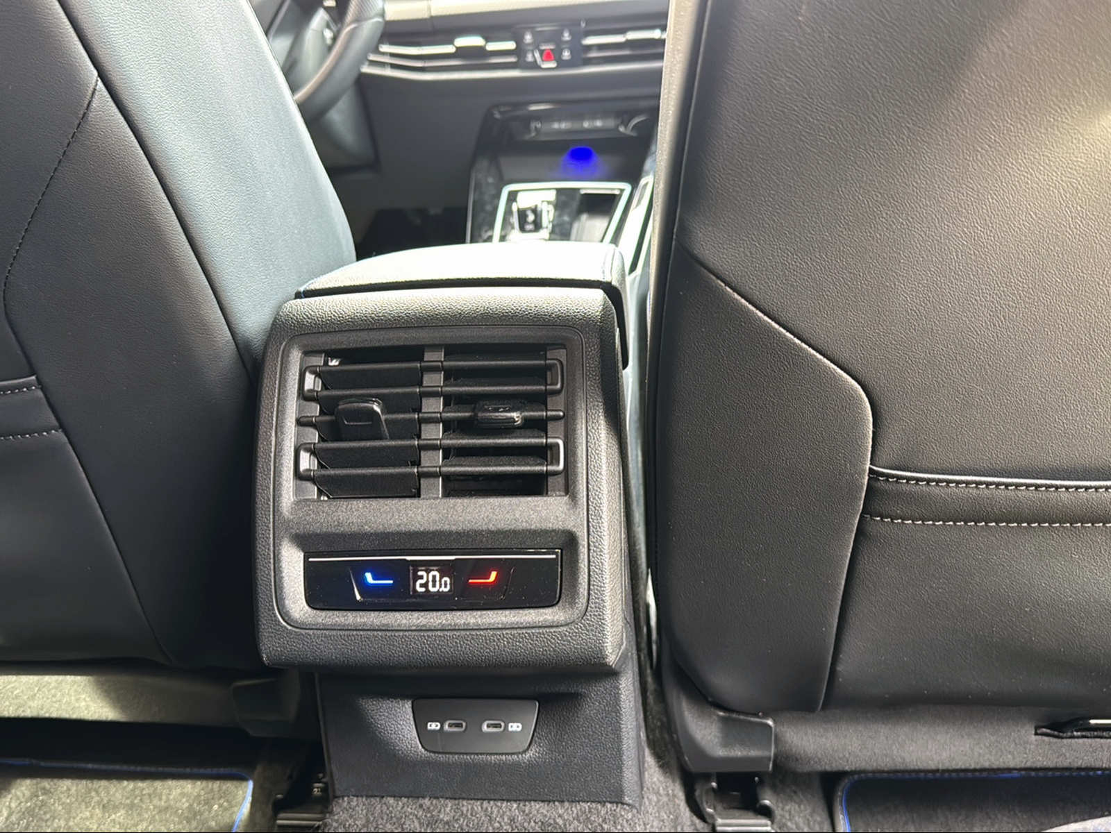 VW Golf 2.0 TSI R DSG 4Motion R Performance-image-16