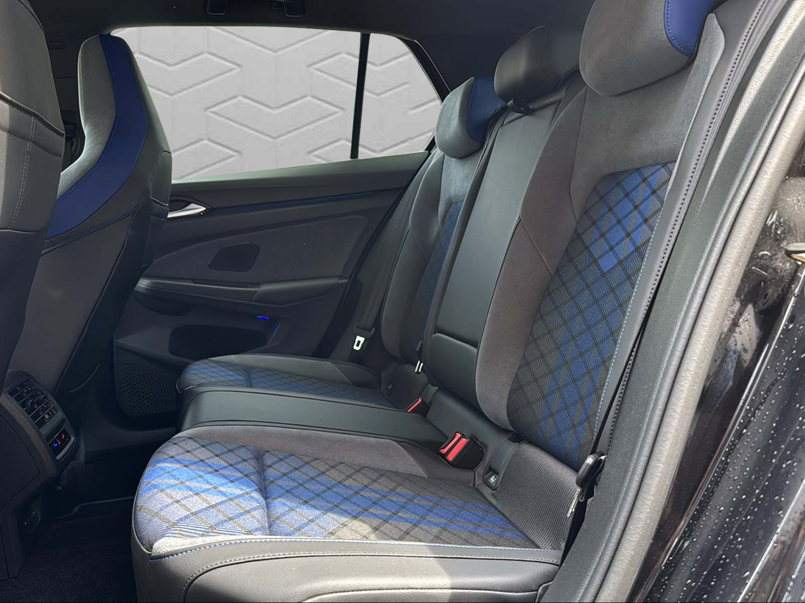 VW Golf 2.0 TSI R DSG 4Motion R Performance-image-15