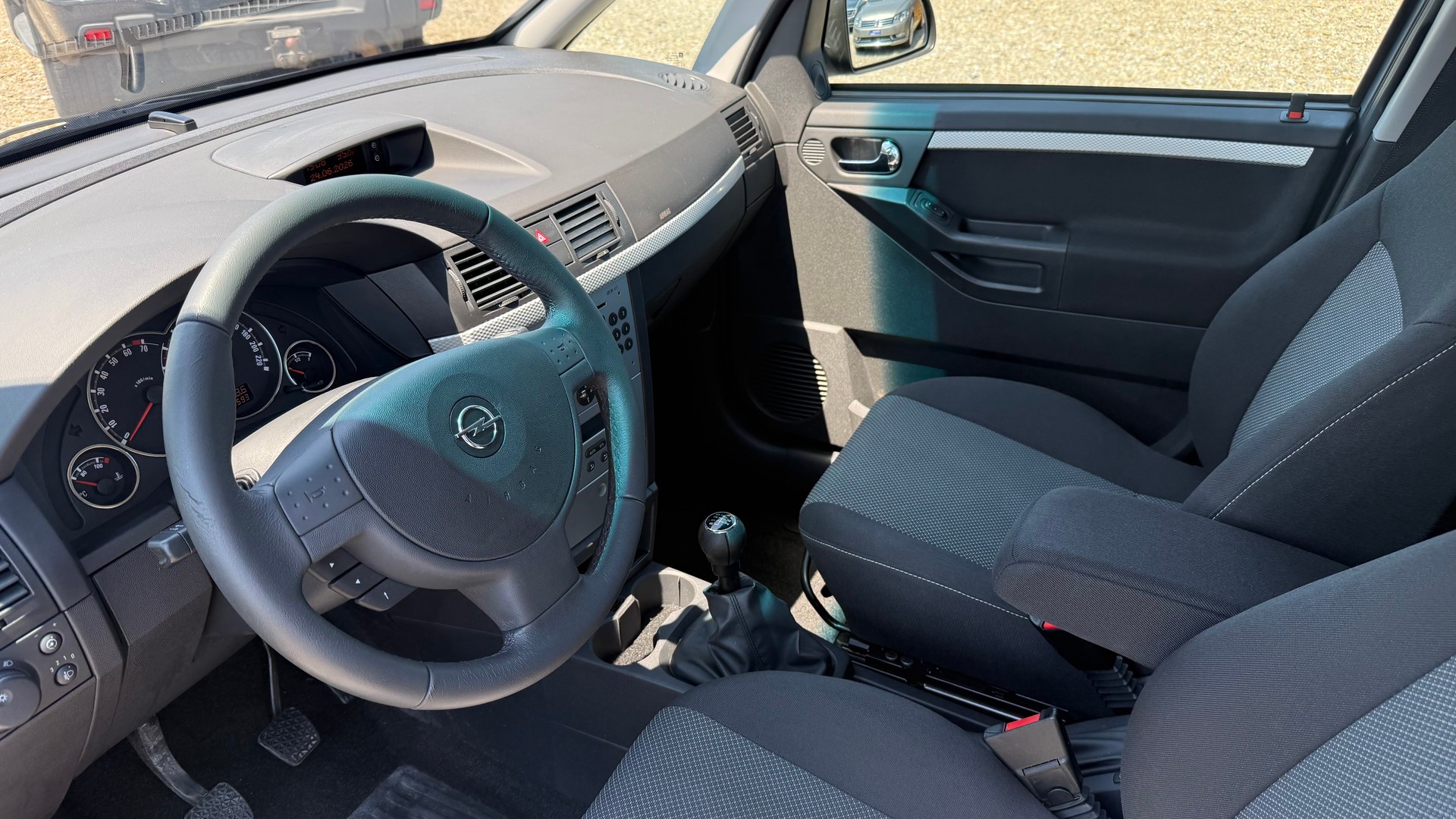 OPEL Meriva 1.8i 16V Cosmo-image-2