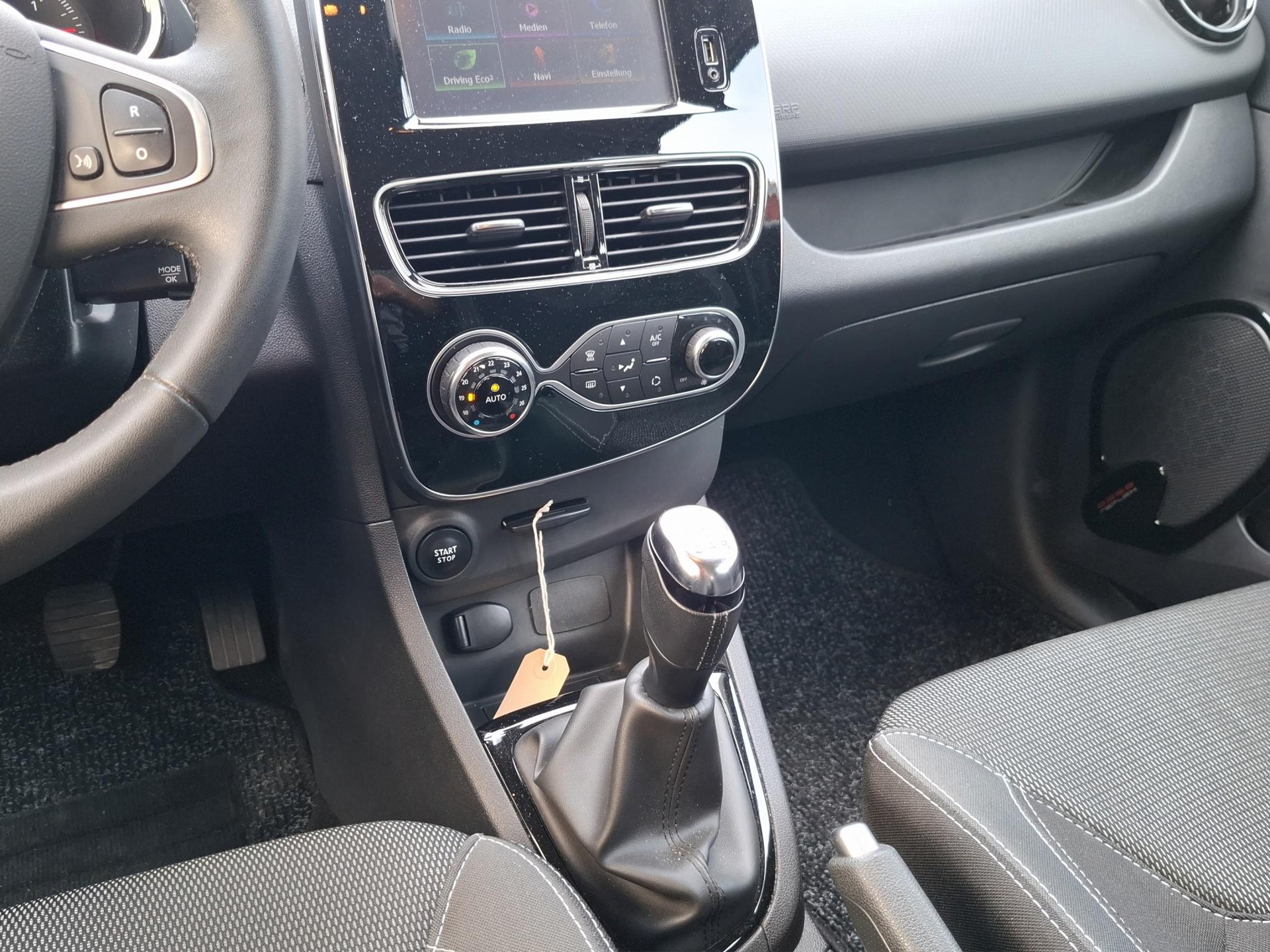 RENAULT Clio Grandtour 0.9 TCe Intens S/S-image-9