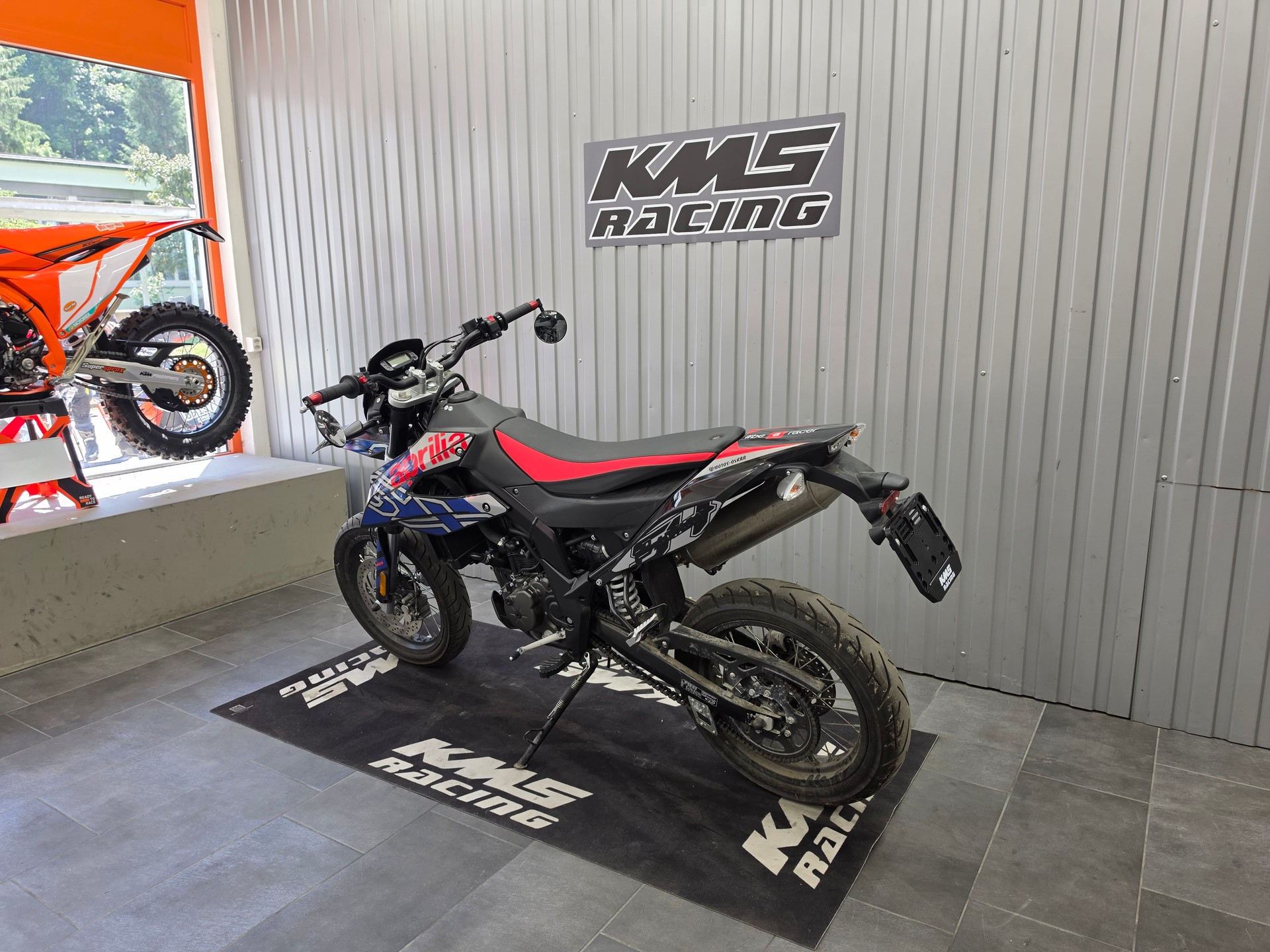 APRILIA SX 125-showroom-element-1