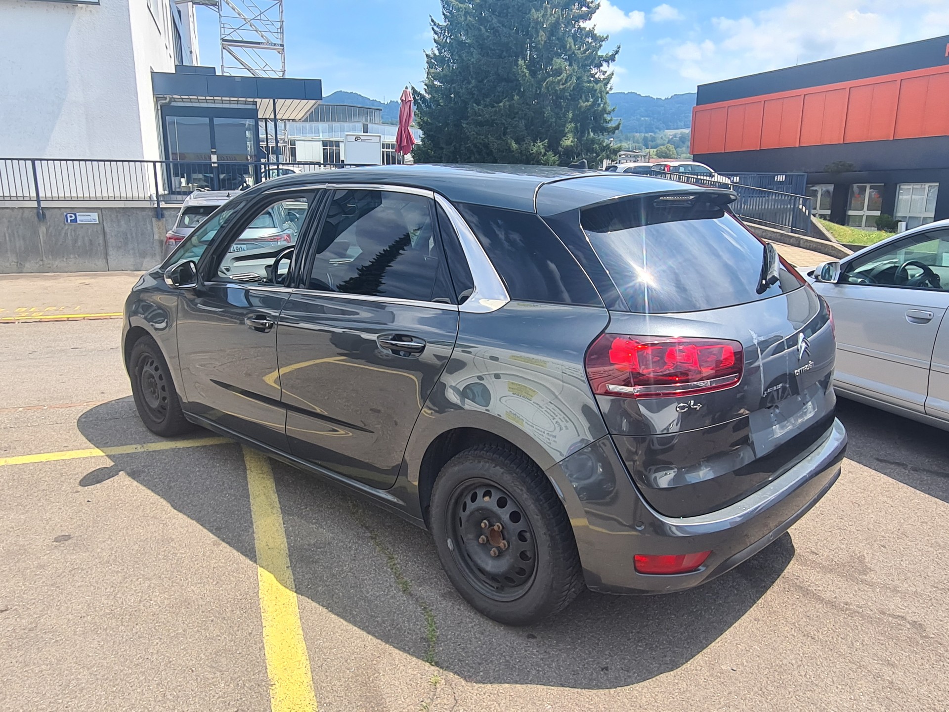 CITROEN Grand C4 Picasso 1.2 Pure Tech Attraction-image-2