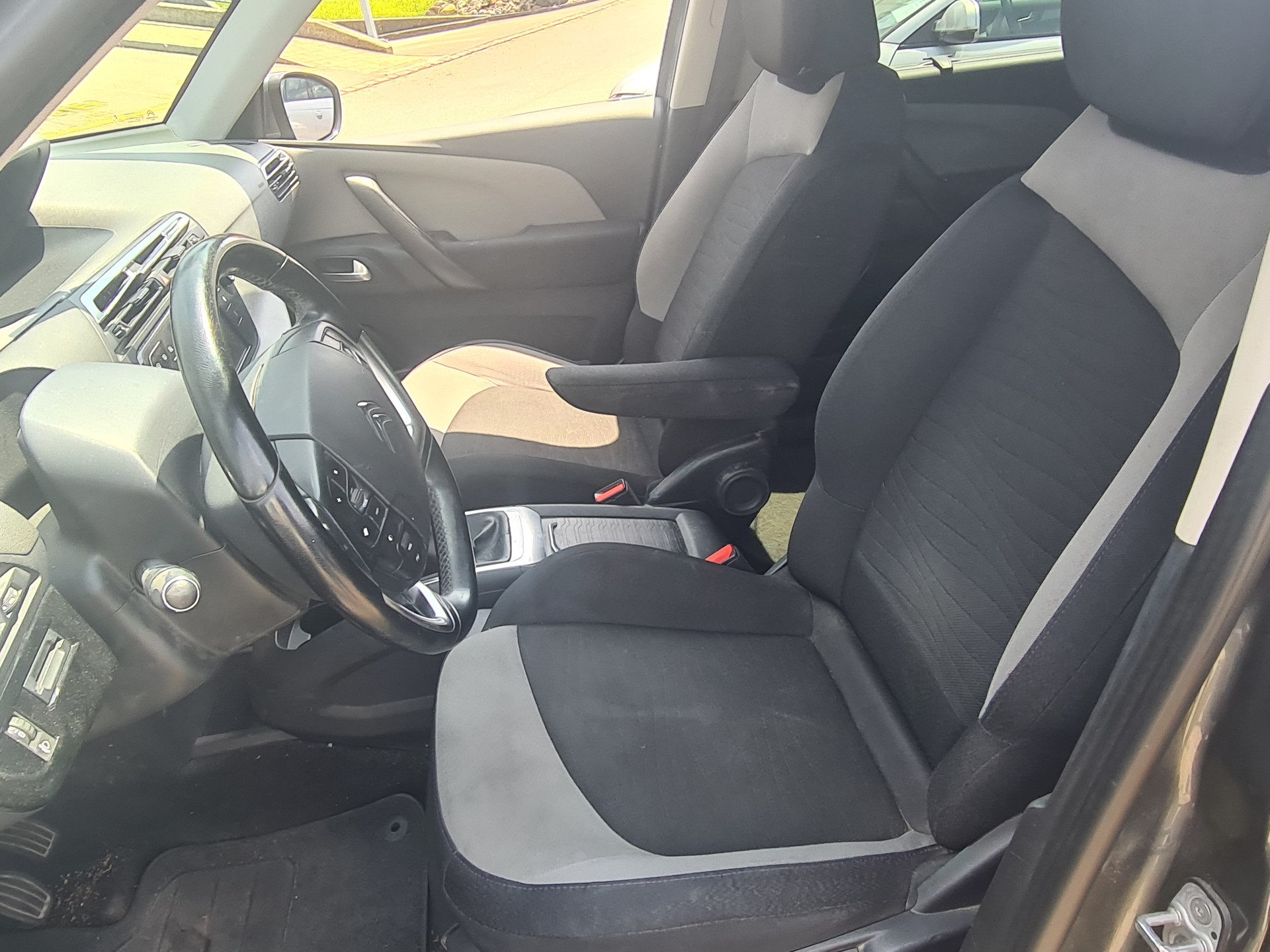 CITROEN Grand C4 Picasso 1.2 Pure Tech Attraction-image-4