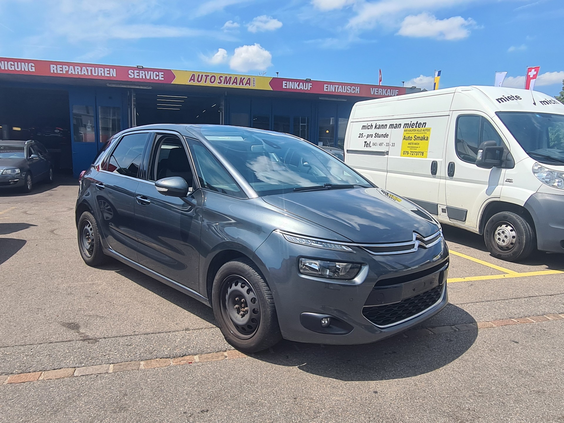 CITROEN Grand C4 Picasso 1.2 Pure Tech Attraction-image-0