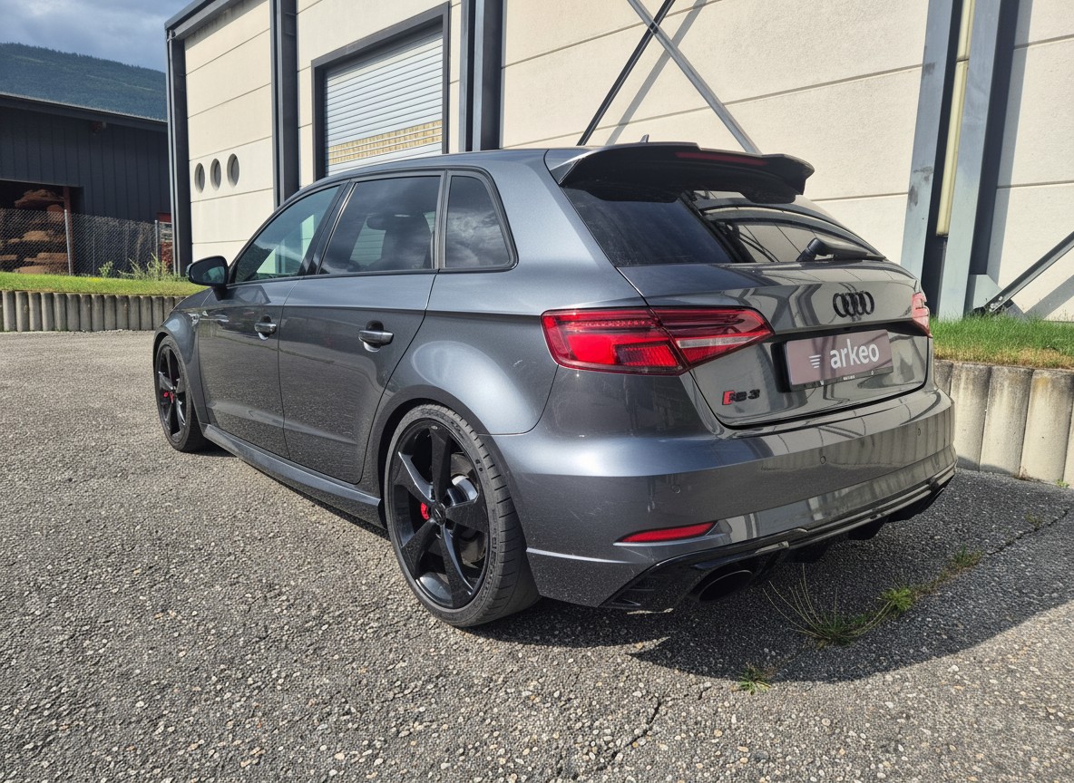 AUDI RS3 Sportback 2.5 TSI quattro S-tronic-image-4
