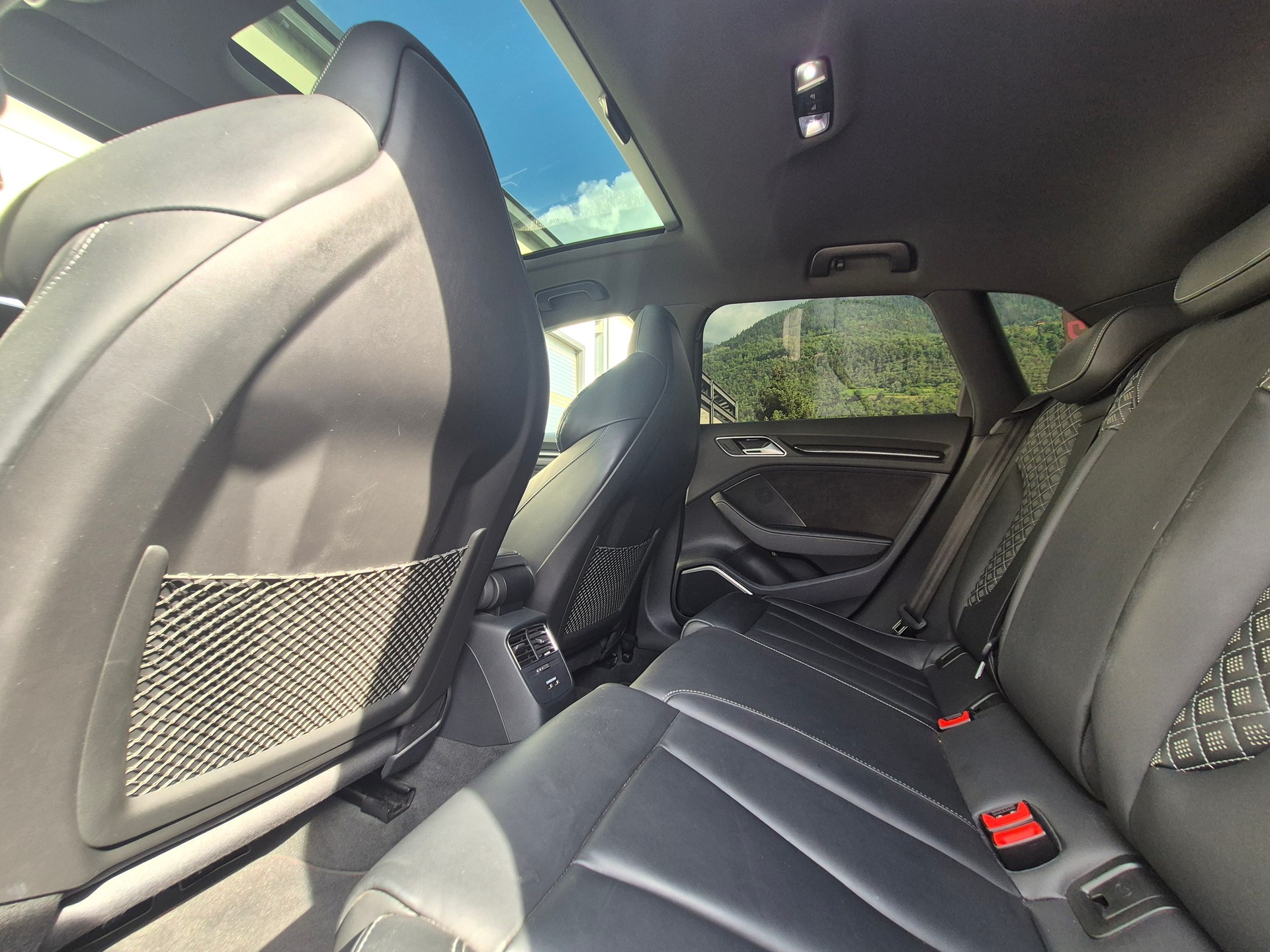 AUDI RS3 Sportback 2.5 TSI quattro S-tronic-image-10