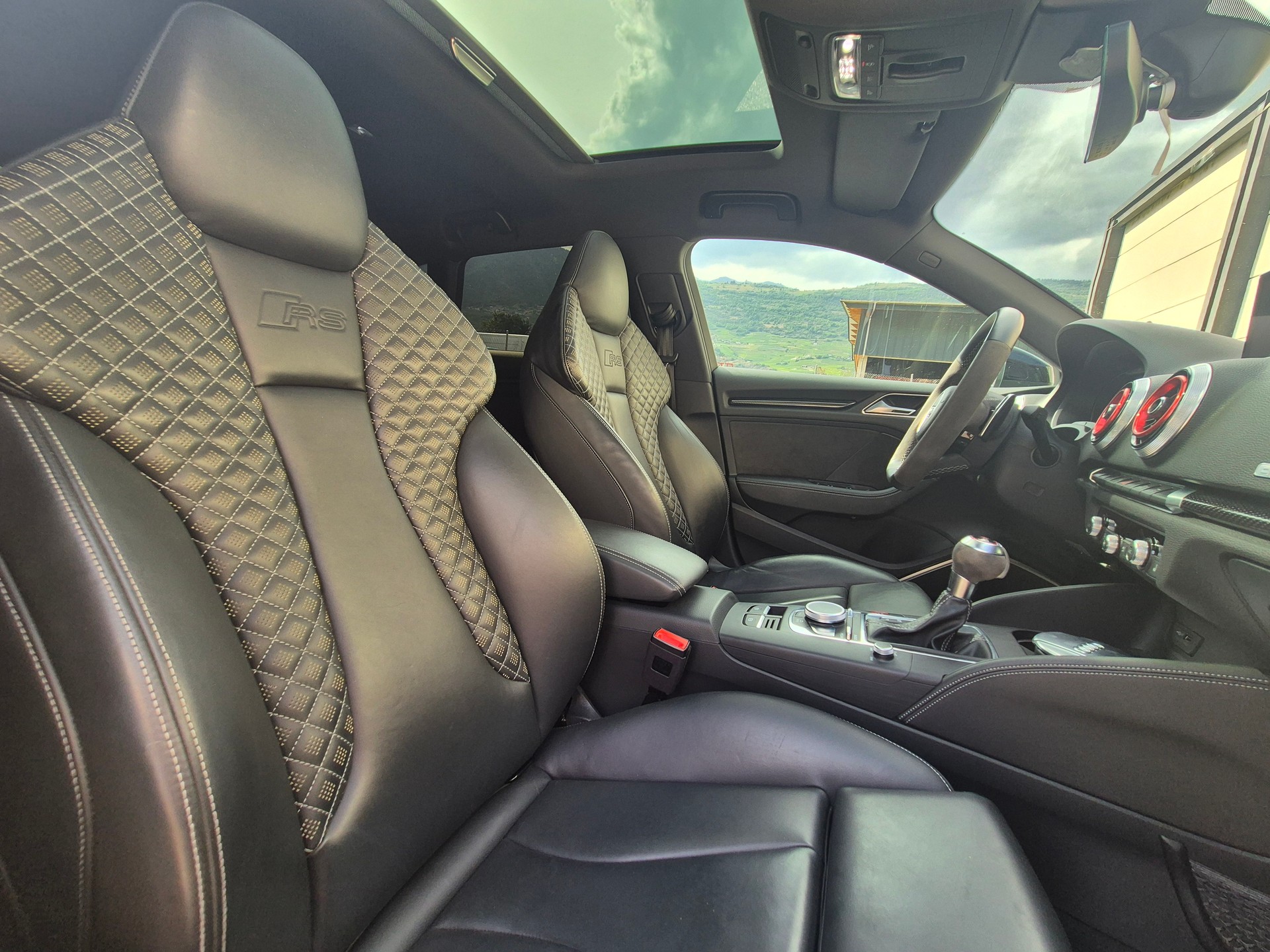 AUDI RS3 Sportback 2.5 TSI quattro S-tronic-image-8
