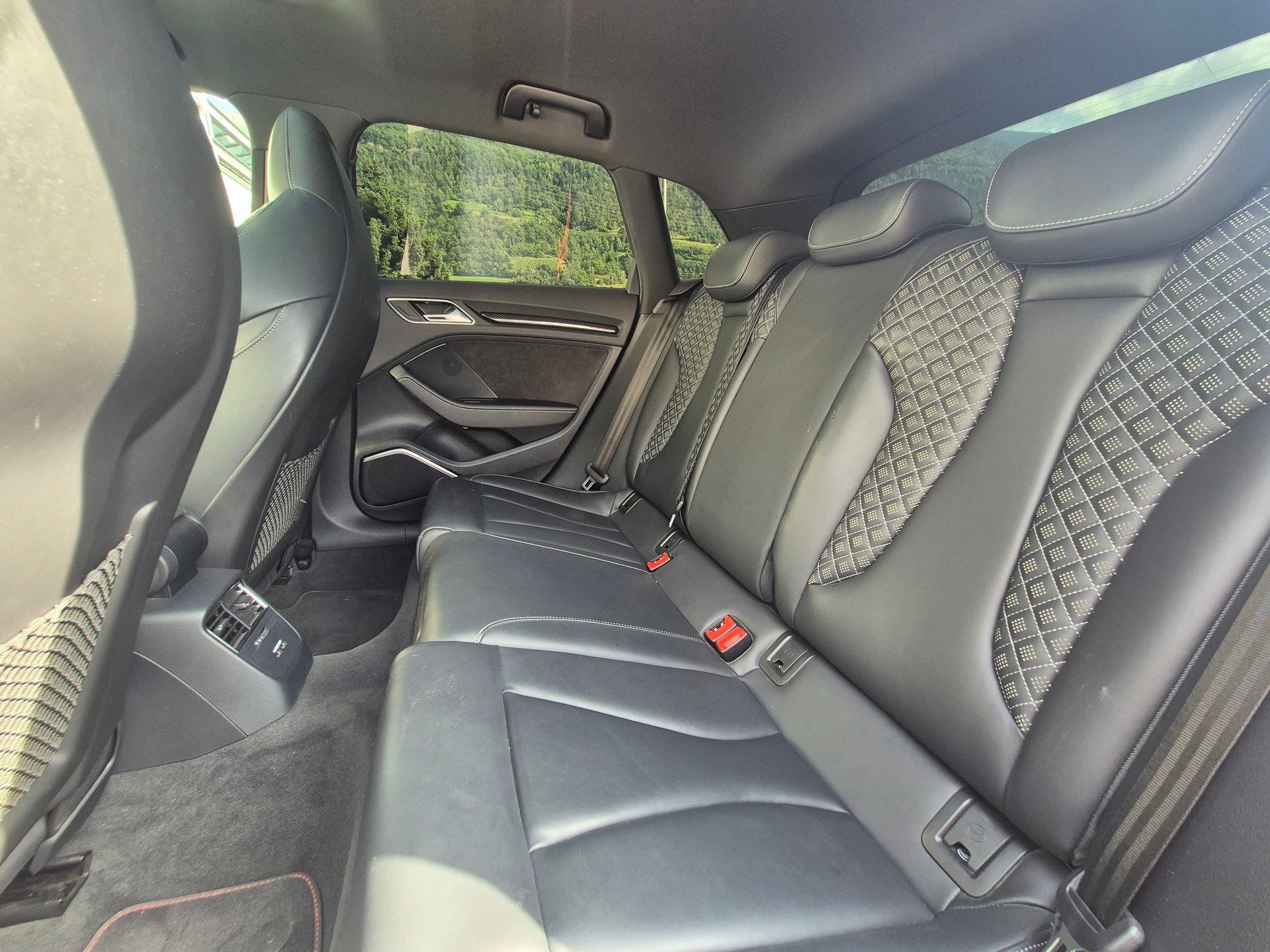 AUDI RS3 Sportback 2.5 TSI quattro S-tronic-image-9