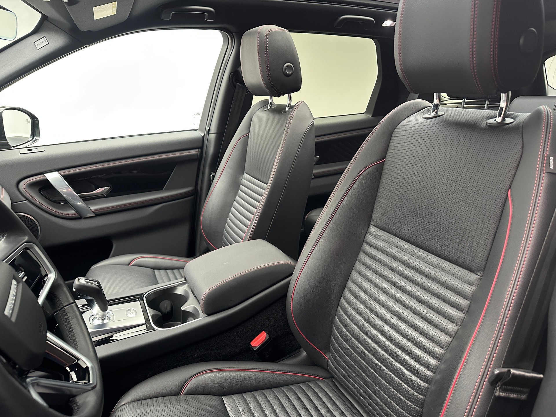 LAND ROVER Discovery Sport 1.5 T 300e R-Dynamic S-image-7