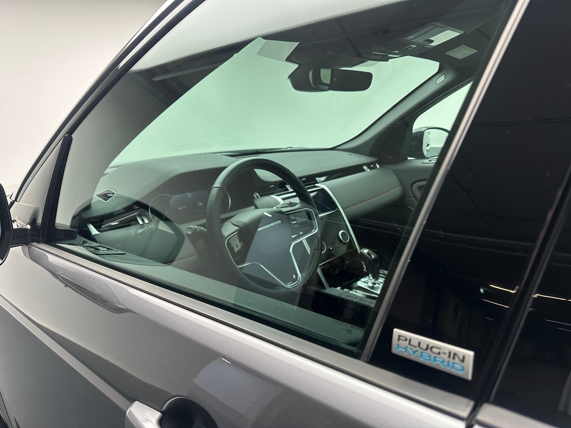 LAND ROVER Discovery Sport 1.5 T 300e R-Dynamic S-image-4