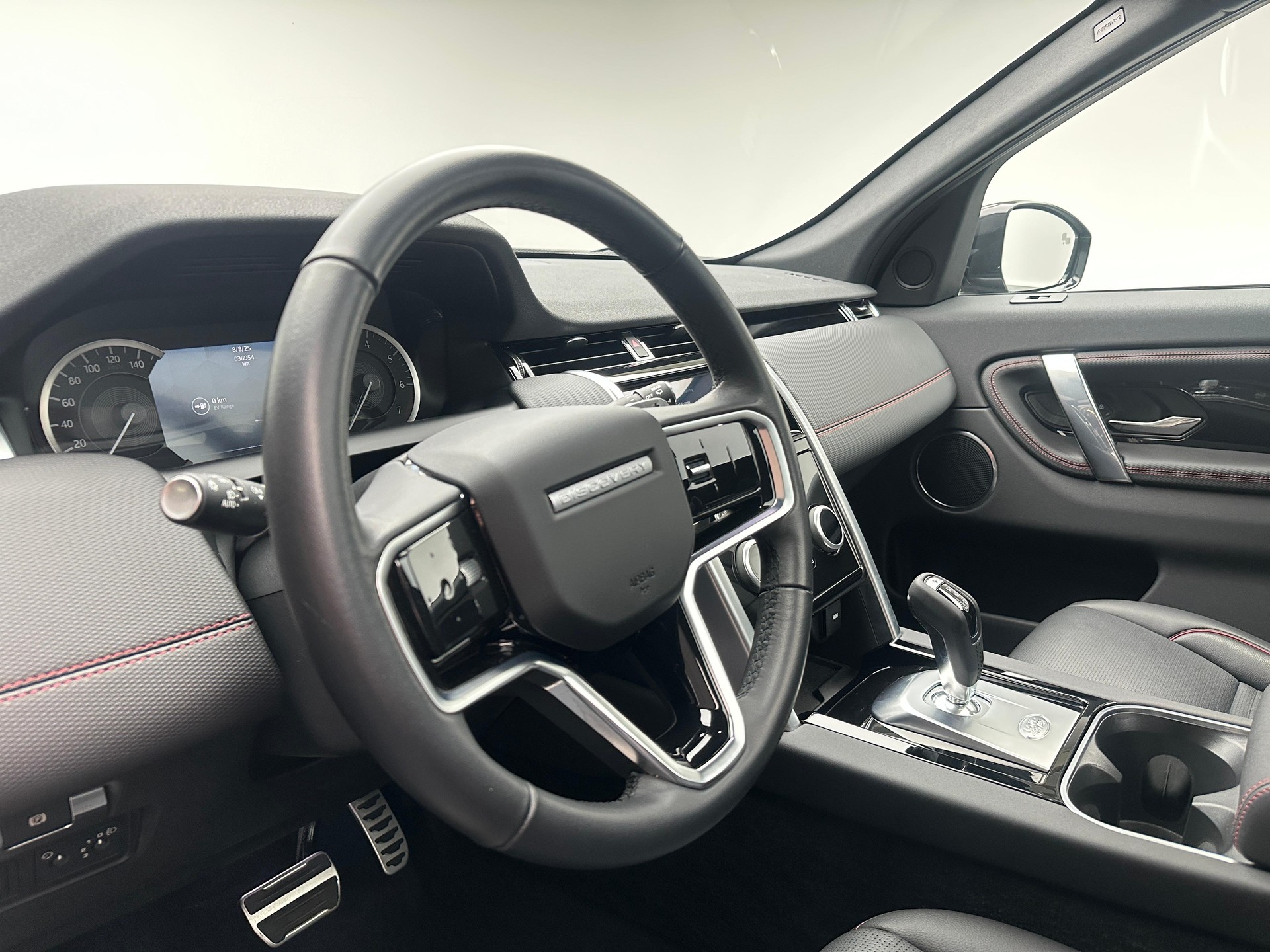 LAND ROVER Discovery Sport 1.5 T 300e R-Dynamic S-image-5