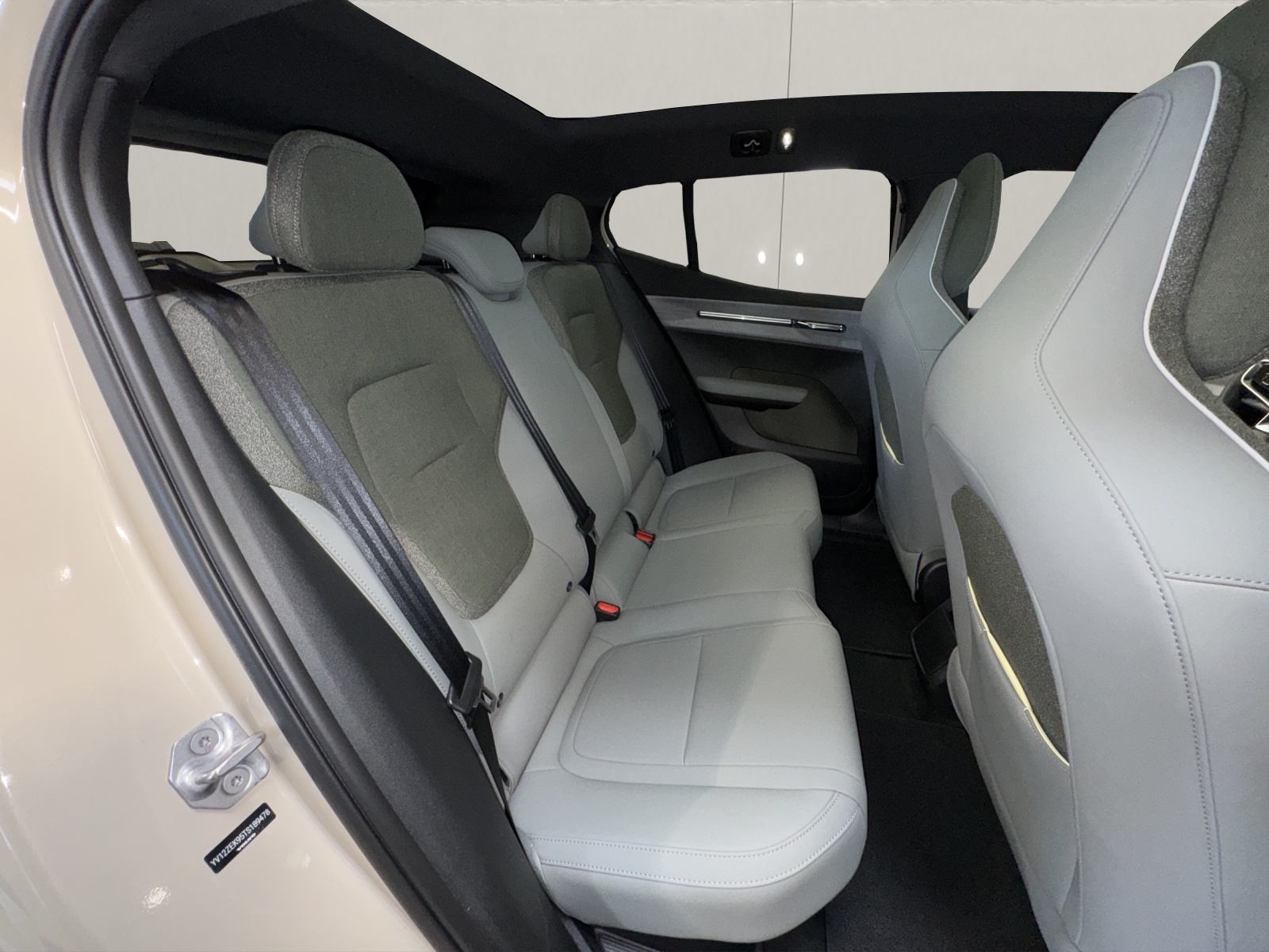 VOLVO EX30 E60 Twin Ultra Performance AWD-image-13