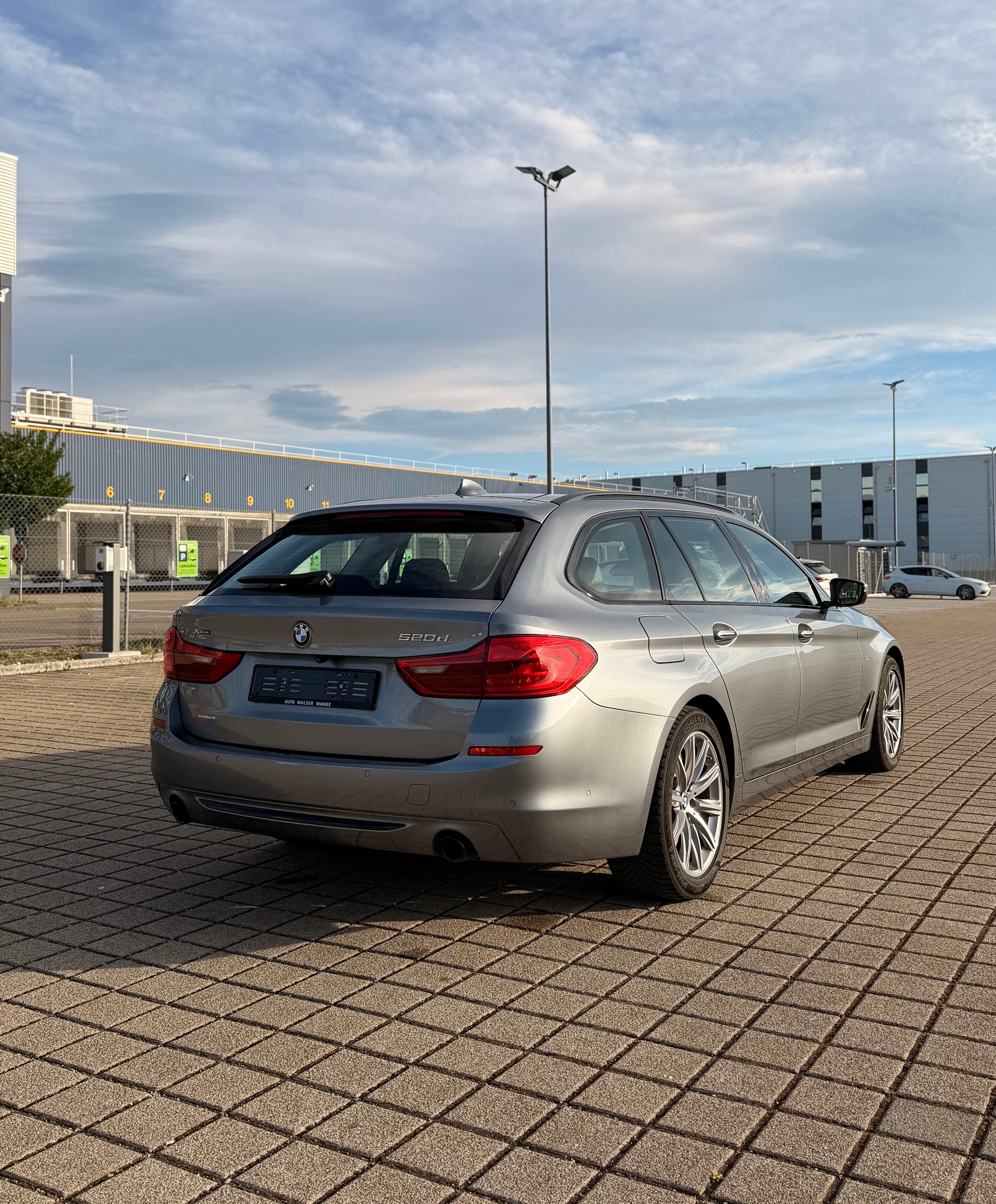 BMW 520d xDrive Touring Sport Line Steptronic-image-7