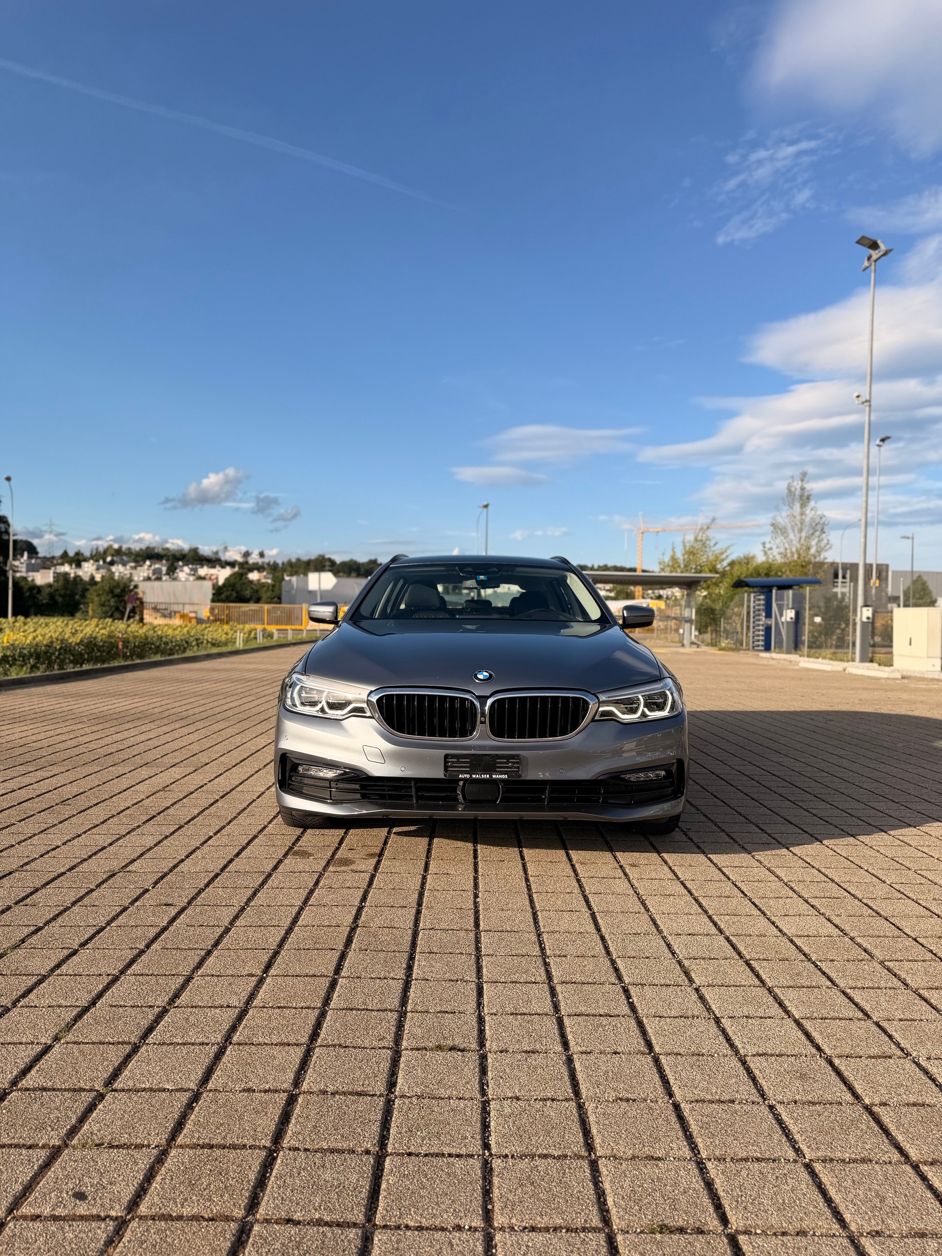 BMW 520d xDrive Touring Sport Line Steptronic-image-2