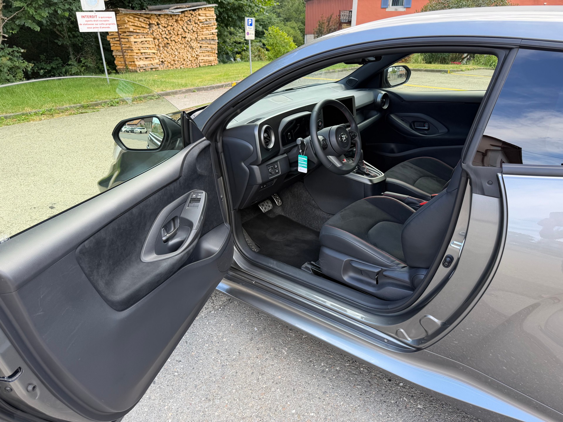 TOYOTA Yaris 1.6 GR Sport A-image-12