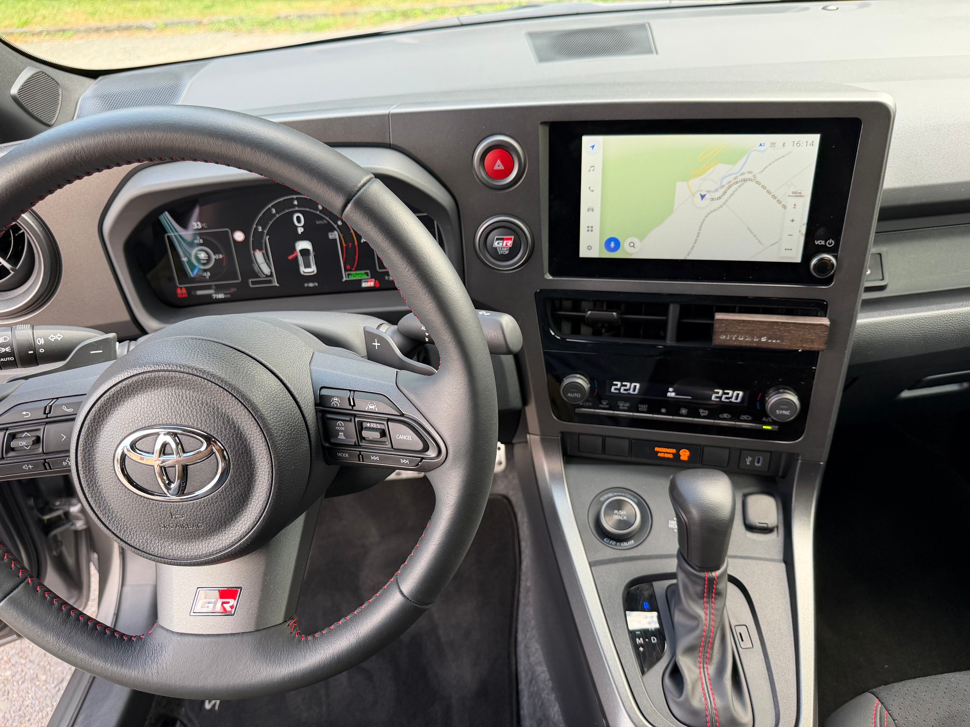 TOYOTA Yaris 1.6 GR Sport A-image-8