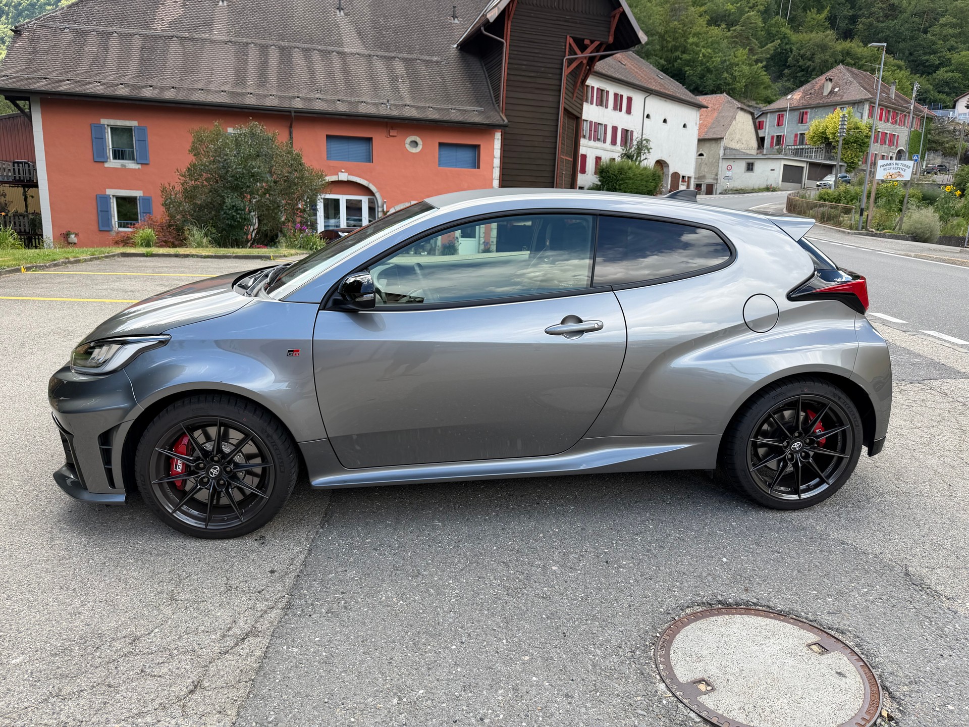 TOYOTA Yaris 1.6 GR Sport A-image-2